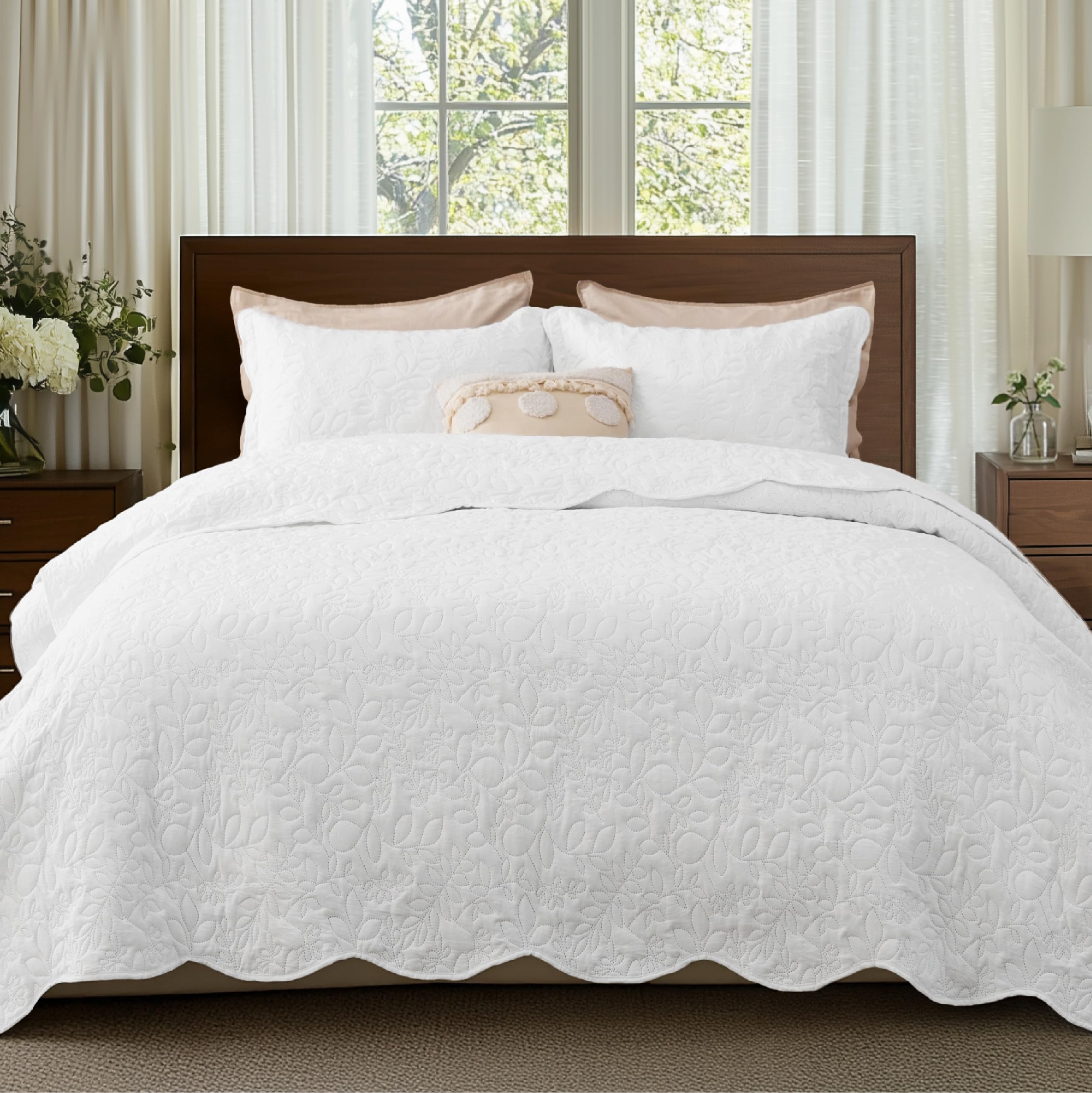 Bedsure King Quilt - Linen Bedspread King Size & Lightweight Comforter, Modern Farmhouse Coverlet with Clover Pattern, Ultra Soft All-Season Bedding, 106 x 96 Inches | Stitch-Free Quilting, Ultra Soft, Lightweight, Machine Washable, Pet-Friendly