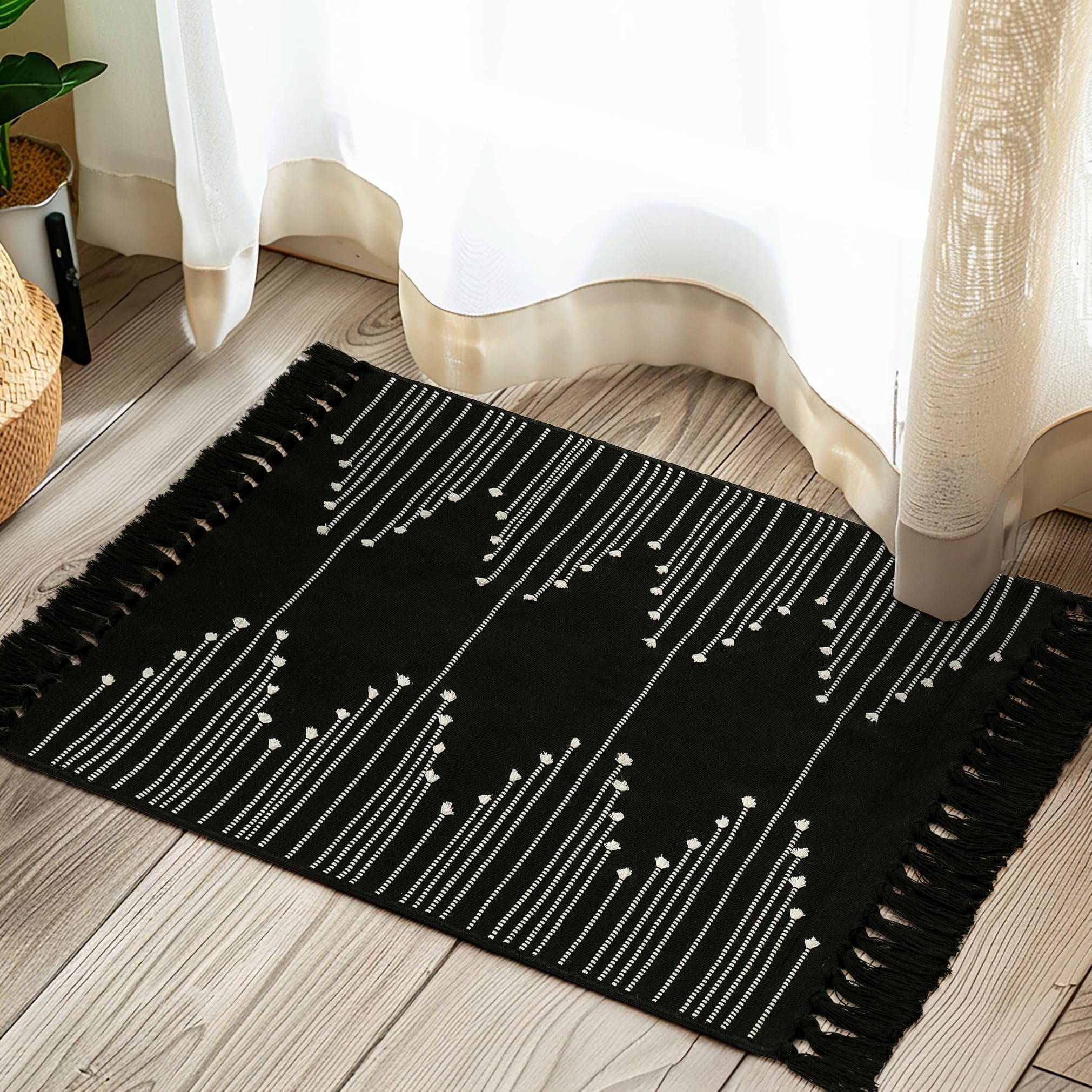 Tritard Washable Runners for Hallways 2x6 Boho Runner Rug with Tassels, Woven Cotton Kitchen Hallway Rug Runner Farmhouse Low Pile Rugs Carpet for Indoor Entryway Bathroom Laundry Bedroom, Black White