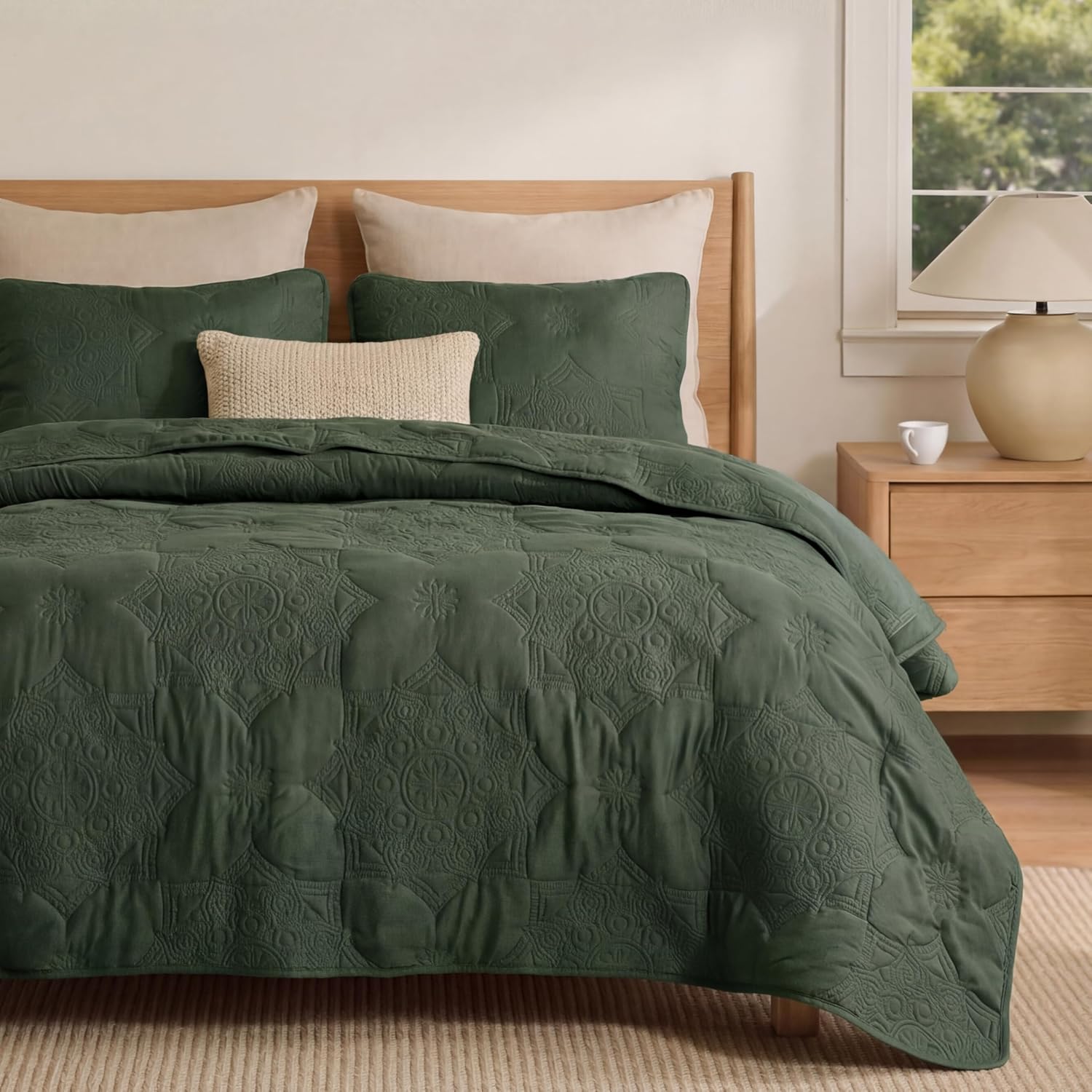 Bedsure Quilts Queen Size - Linen Bedspread Queen Size & Lightweight Comforter, Modern Farmhouse Coverlet with Clover Pattern, Ultra Soft All-Season Bedding, 90 x 96 Inches | Stitch-Free Quilting, Ultra Soft, Lightweight, Machine Washable, Pet-Friendly