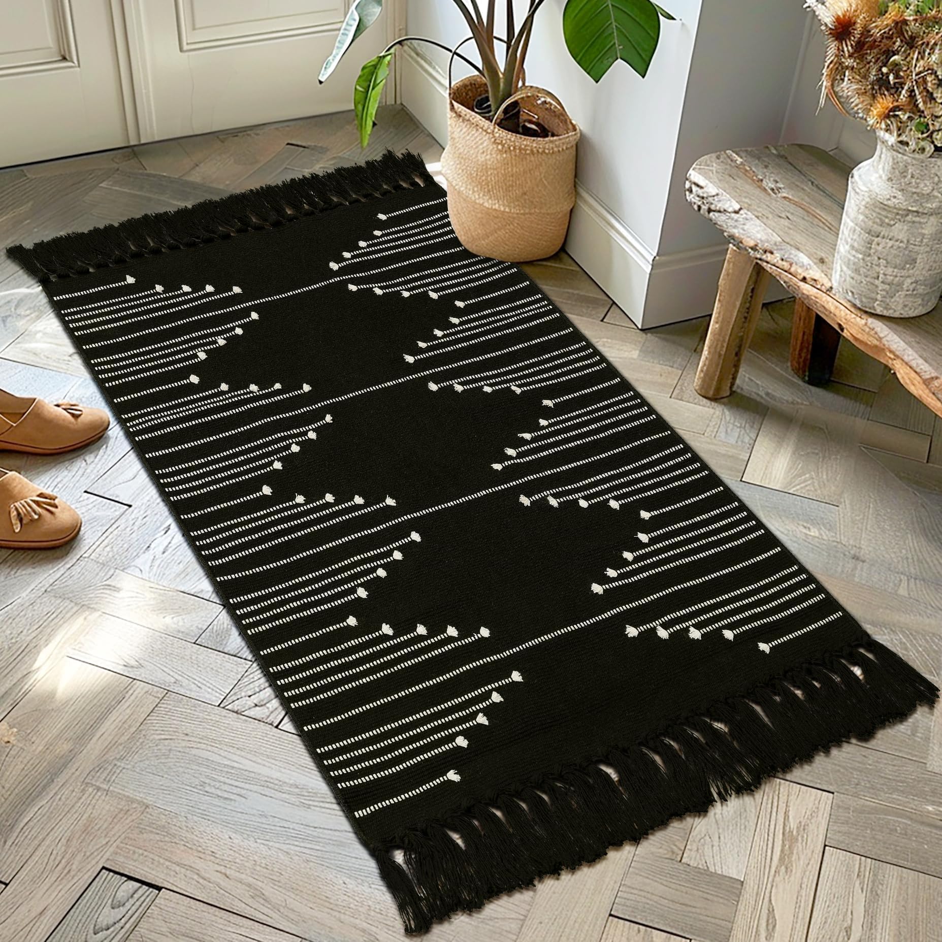 Tritard Washable Runners for Hallways 2x6 Boho Runner Rug with Tassels, Woven Cotton Kitchen Hallway Rug Runner Farmhouse Low Pile Rugs Carpet for Indoor Entryway Bathroom Laundry Bedroom, Black White