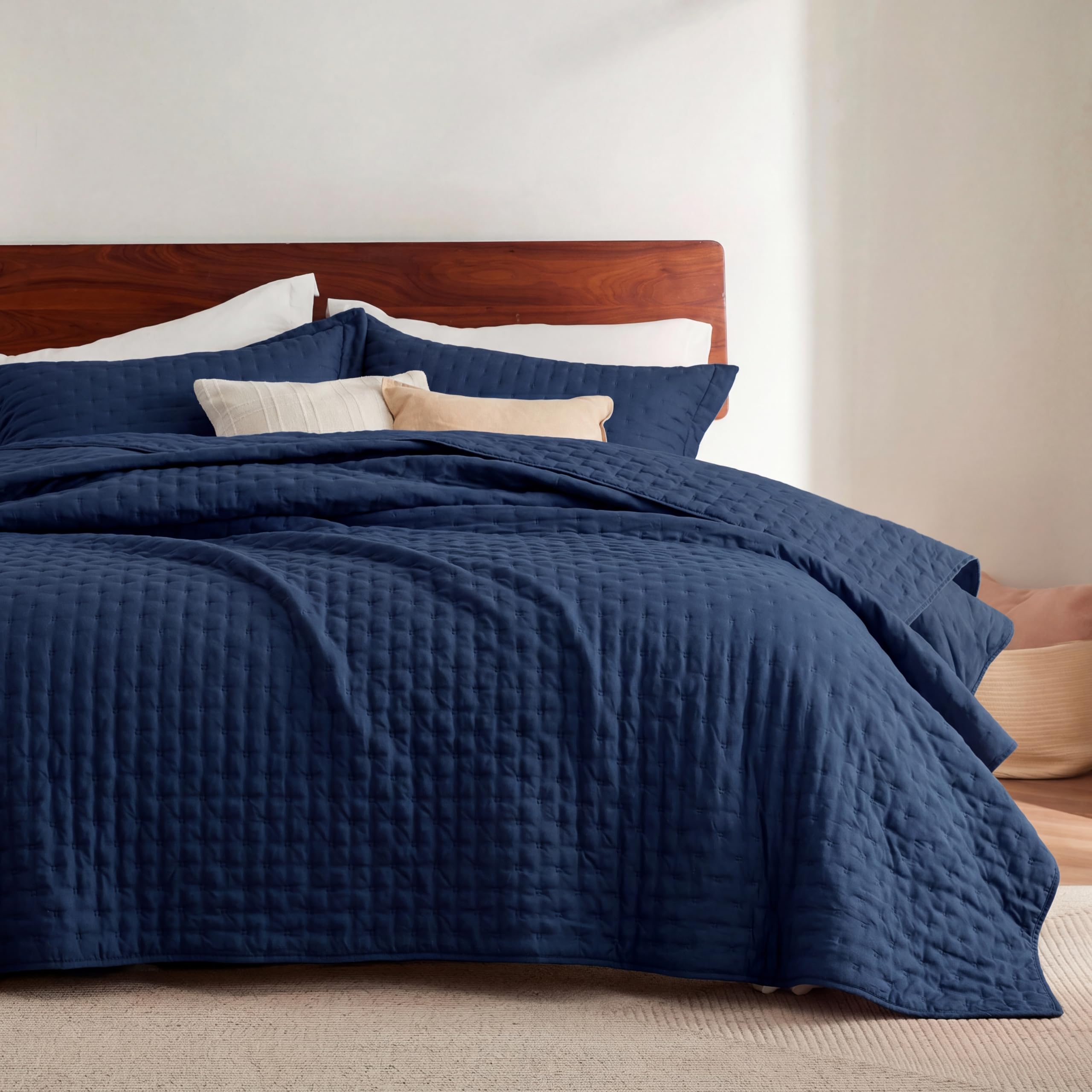 Bedsure King Quilt - Linen Bedspread King Size & Lightweight Comforter, Modern Farmhouse Coverlet with Clover Pattern, Ultra Soft All-Season Bedding, 106 x 96 Inches | Stitch-Free Quilting, Ultra Soft, Lightweight, Machine Washable, Pet-Friendly