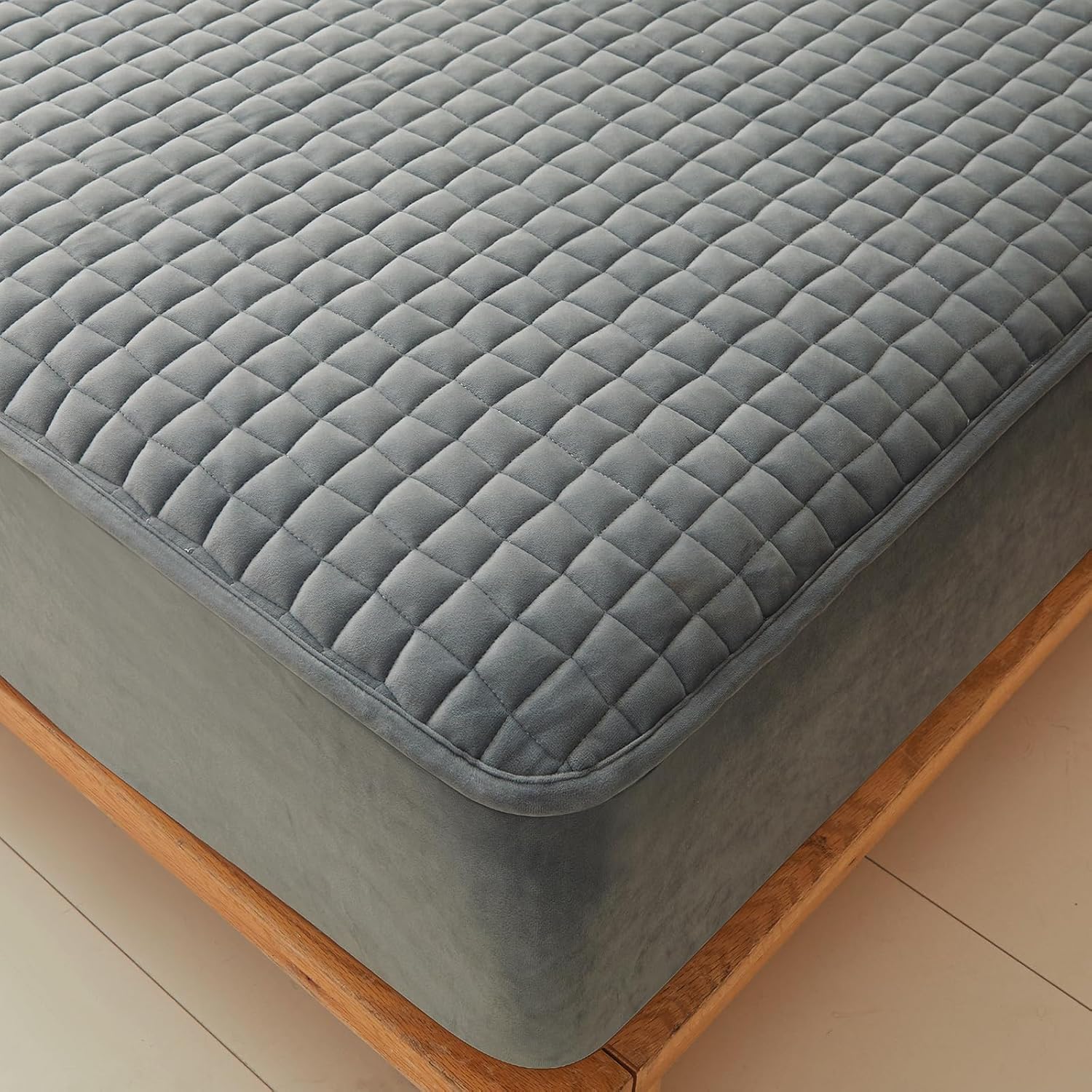 LweiPsqLin Quilted Flannel Fitted Sheets,Soft Flannel Fleece Mattress Top- Suitable for Fall and Winter,Fitted Deep Pocket Up to 15''. (Gray, Queen)