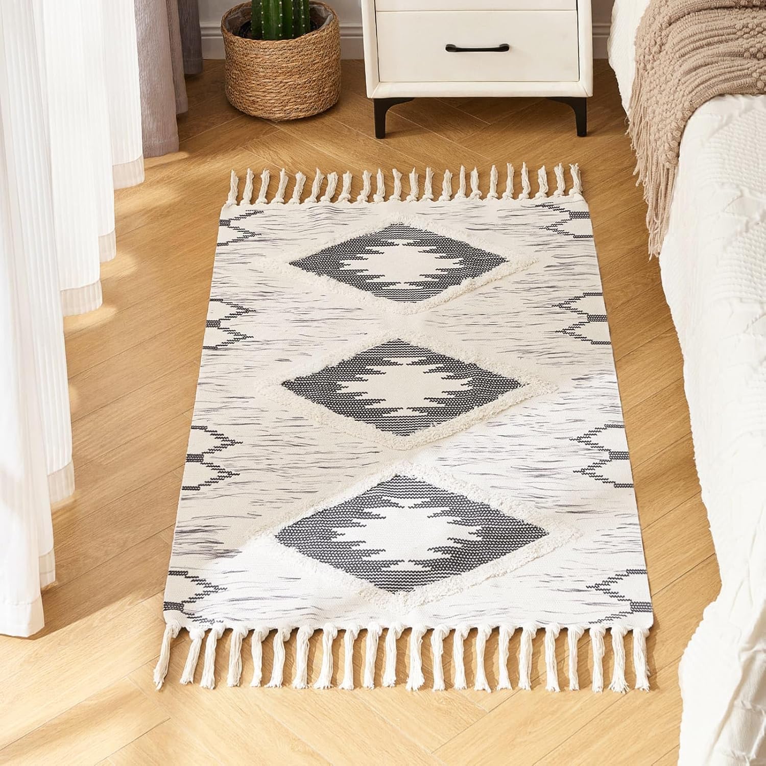 Boho Runner Rug 2'x6', Washable Hallway Farmhouse Area Rug, Kitchen Floor Mat with Tassels, Tufted Cotton Woven Entryway Carpet, Brown
