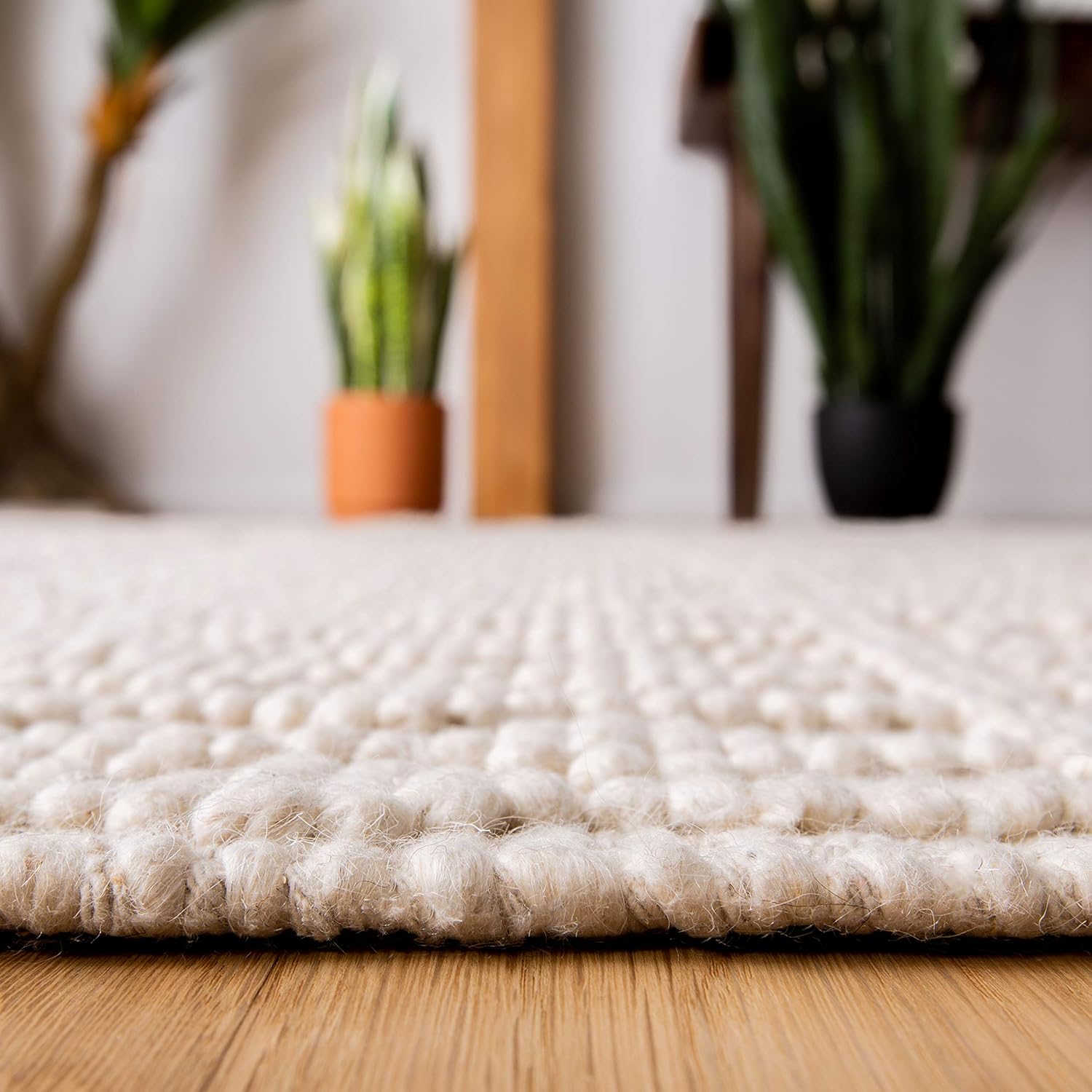 SAFAVIEH Natura Collection Accent Rug - 4' x 6', Ivory, Handmade Moroccan Boho Wool Fringe, Ideal for High Traffic Areas in Entryway, Living Room, Bedroom (NAT852B)