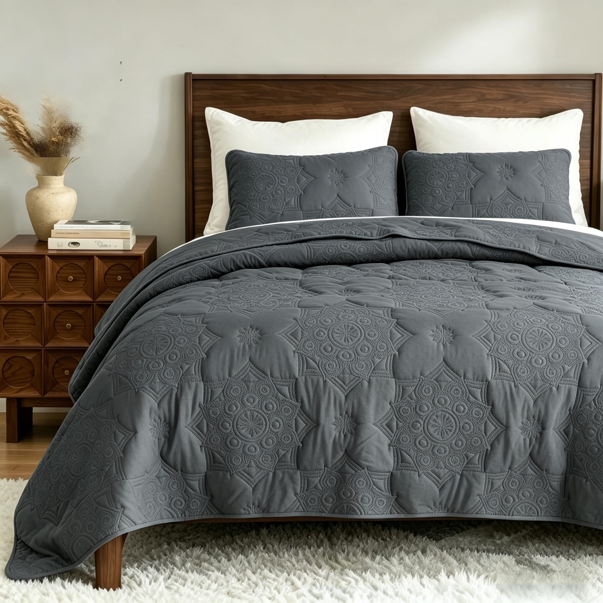 Bedsure King Quilt - Linen Bedspread King Size & Lightweight Comforter, Modern Farmhouse Coverlet with Clover Pattern, Ultra Soft All-Season Bedding, 106 x 96 Inches | Stitch-Free Quilting, Ultra Soft, Lightweight, Machine Washable, Pet-Friendly