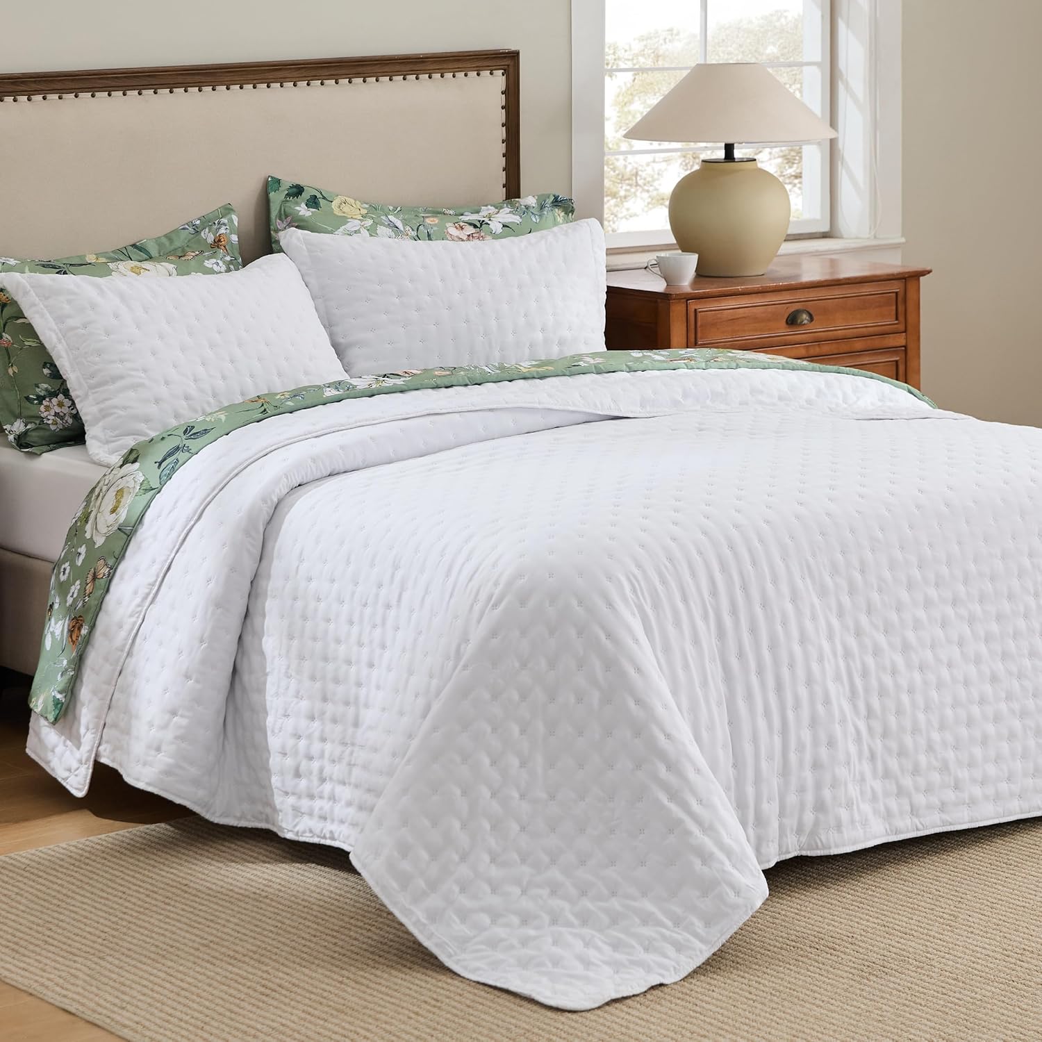 Bedsure Quilts Queen Size - Linen Bedspread Queen Size & Lightweight Comforter, Modern Farmhouse Coverlet with Clover Pattern, Ultra Soft All-Season Bedding, 90 x 96 Inches | Stitch-Free Quilting, Ultra Soft, Lightweight, Machine Washable, Pet-Friendly