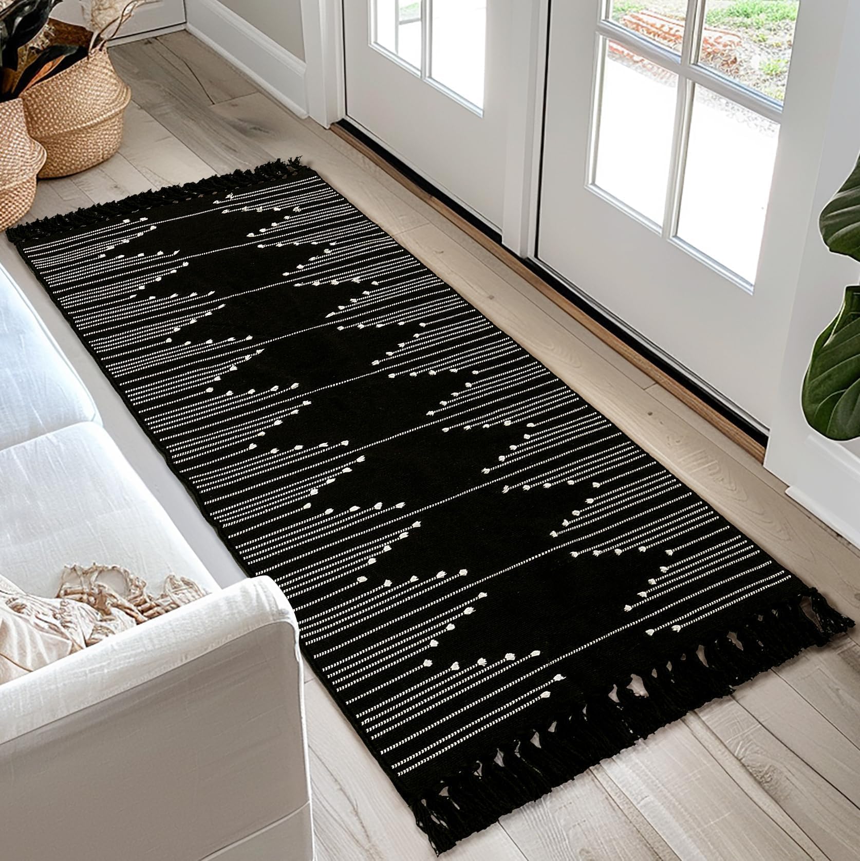 Tritard Washable Runners for Hallways 2x6 Boho Runner Rug with Tassels, Woven Cotton Kitchen Hallway Rug Runner Farmhouse Low Pile Rugs Carpet for Indoor Entryway Bathroom Laundry Bedroom, Black White