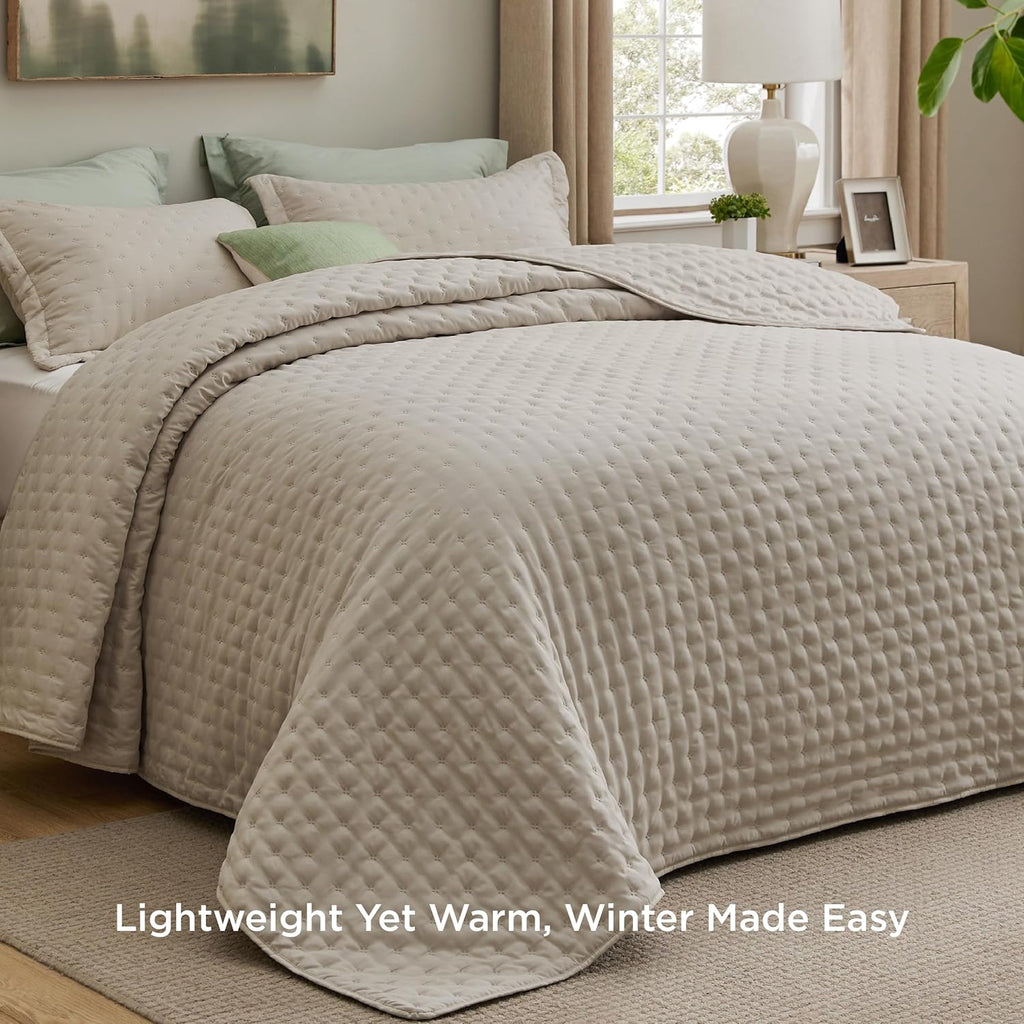 Bedsure Quilts Queen Size - Linen Bedspread Queen Size & Lightweight Comforter, Modern Farmhouse Coverlet with Clover Pattern, Ultra Soft All-Season Bedding, 90 x 96 Inches | Stitch-Free Quilting, Ultra Soft, Lightweight, Machine Washable, Pet-Friendly