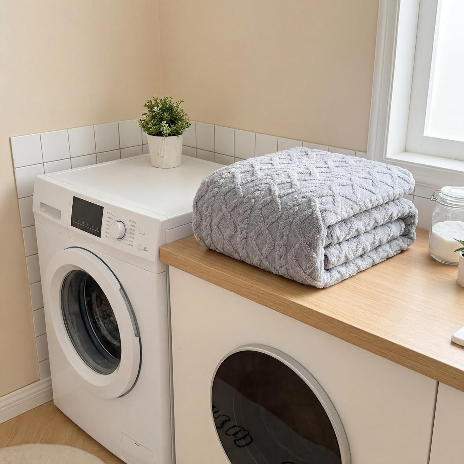 1pc Jacquard Plush Fitted Sheet, Thickened Non-Slip Fleece Bed Cover, Cozy Soft Filling, Ideal for Fall & Winter, Suitable for Bedrooms & Hotel Rooms,Pillowcases Not Included(Gray,35.4" x 78.7")