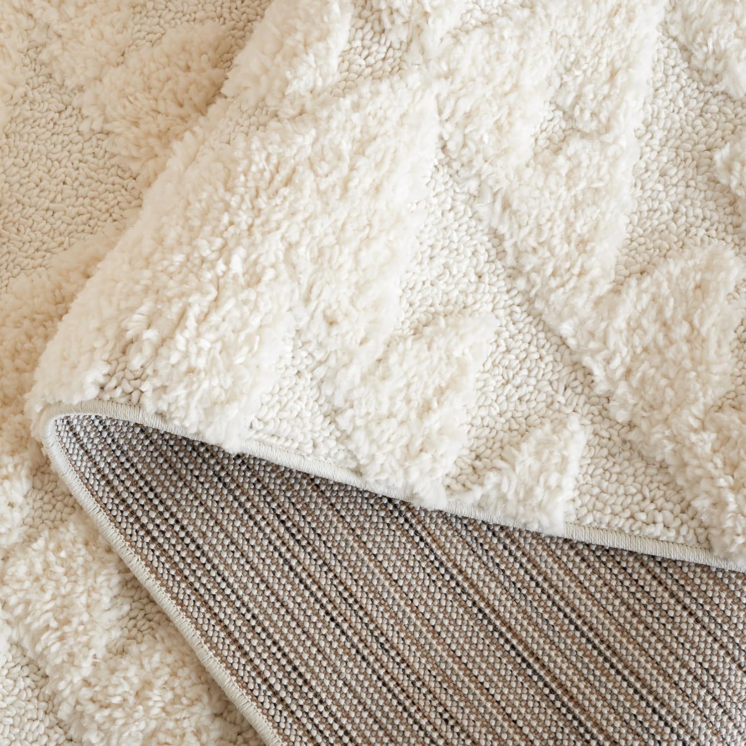 SAFAVIEH Area Rug 3x5 - Moroccan Tassel Shag Collection - Ivory, Non-Shedding & Easy to Clean, Plush High-Low Texture, Ideal for Living Room, Bedroom, Dining Space (MTS688C)