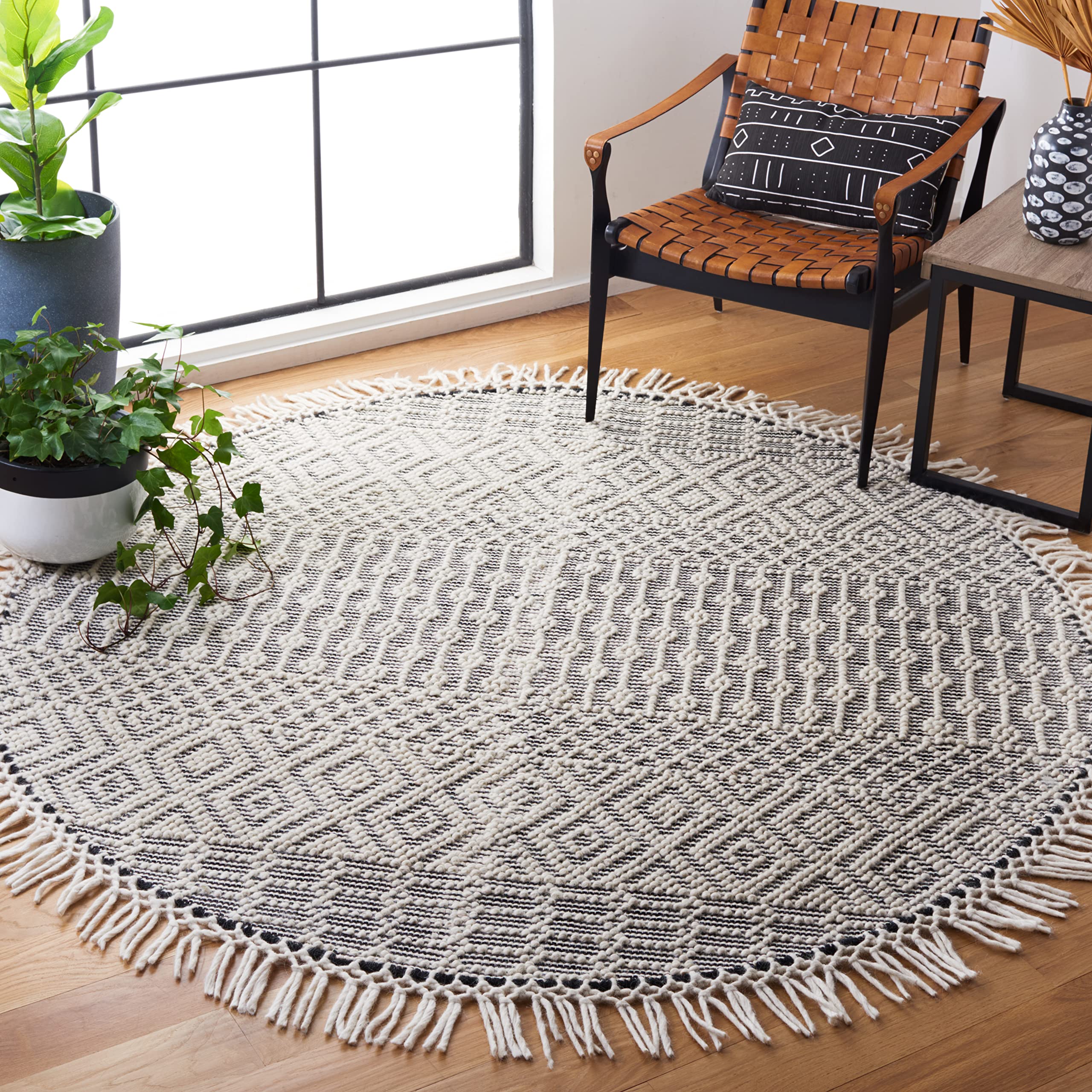 SAFAVIEH Natura Collection Accent Rug - 4' x 6', Ivory, Handmade Moroccan Boho Wool Fringe, Ideal for High Traffic Areas in Entryway, Living Room, Bedroom (NAT852B)