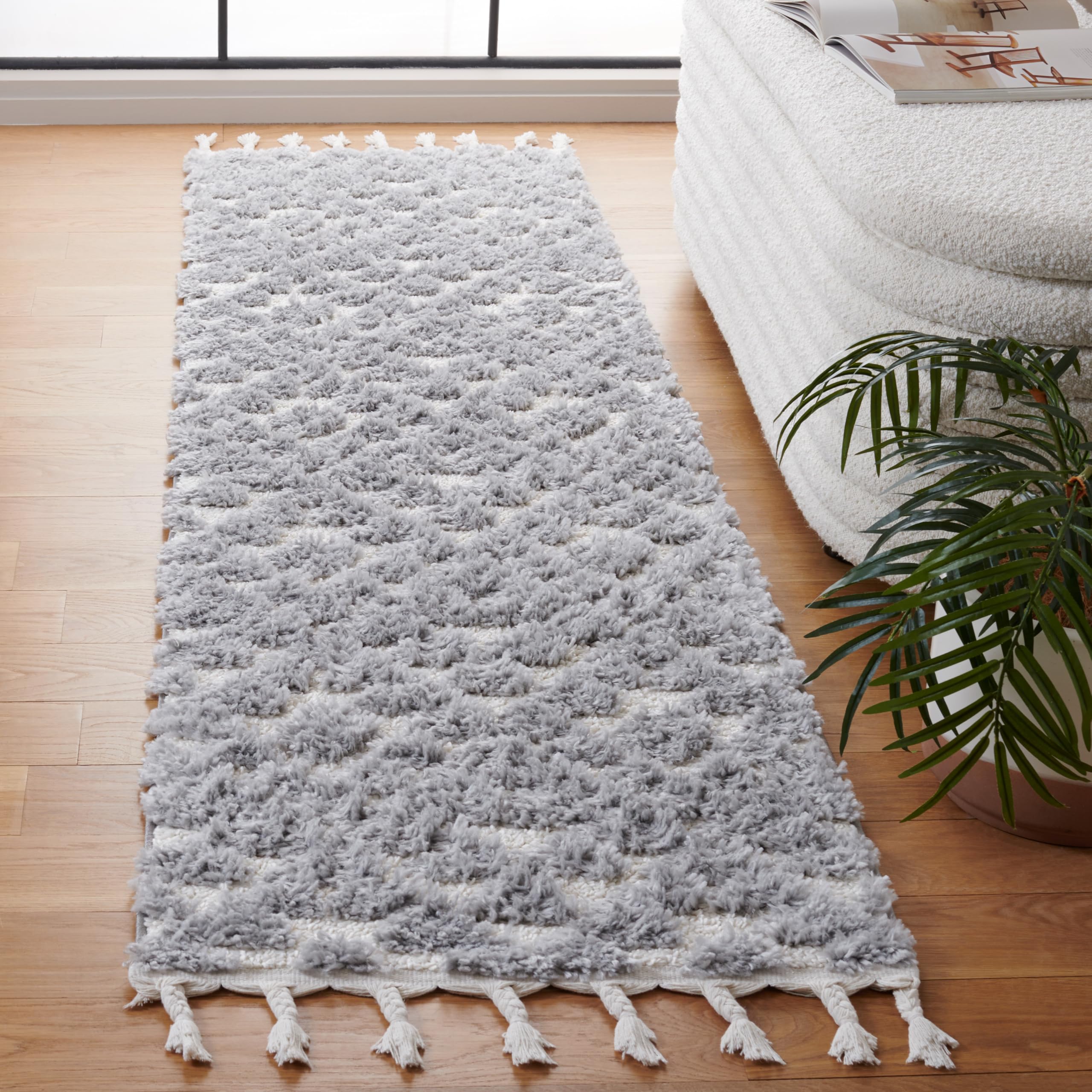 SAFAVIEH Area Rug 3x5 - Moroccan Tassel Shag Collection - Ivory, Non-Shedding & Easy to Clean, Plush High-Low Texture, Ideal for Living Room, Bedroom, Dining Space (MTS688C)