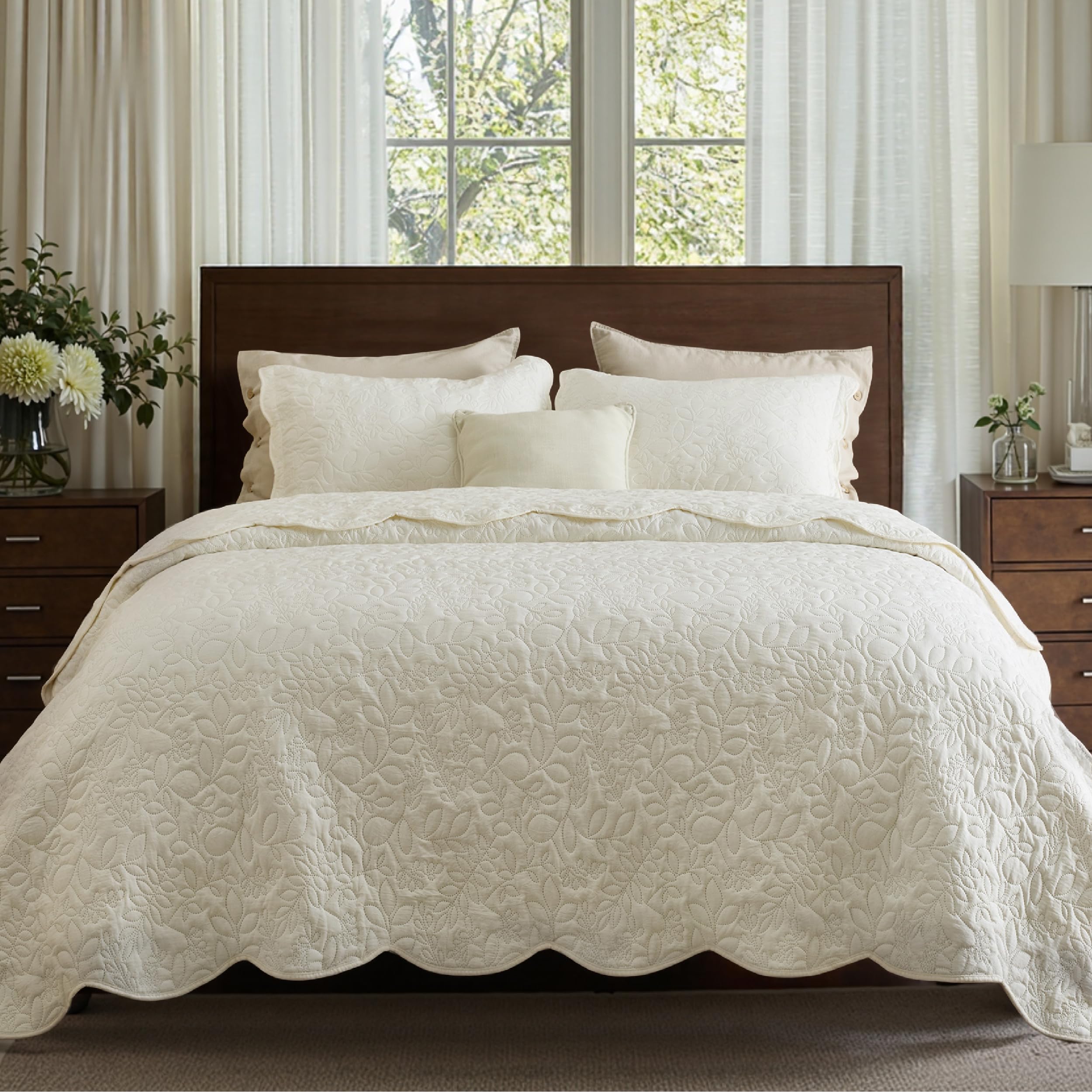 Bedsure King Quilt - Linen Bedspread King Size & Lightweight Comforter, Modern Farmhouse Coverlet with Clover Pattern, Ultra Soft All-Season Bedding, 106 x 96 Inches | Stitch-Free Quilting, Ultra Soft, Lightweight, Machine Washable, Pet-Friendly