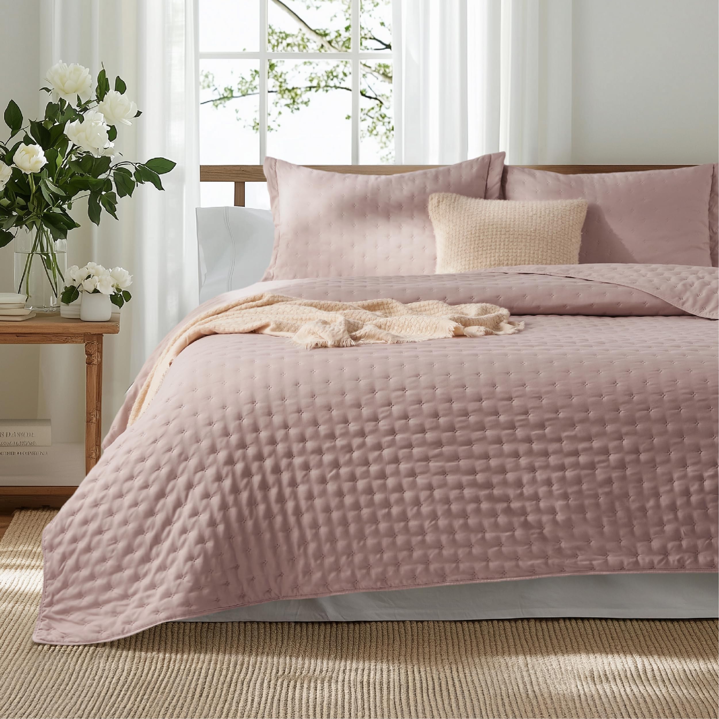 Bedsure King Quilt - Linen Bedspread King Size & Lightweight Comforter, Modern Farmhouse Coverlet with Clover Pattern, Ultra Soft All-Season Bedding, 106 x 96 Inches | Stitch-Free Quilting, Ultra Soft, Lightweight, Machine Washable, Pet-Friendly