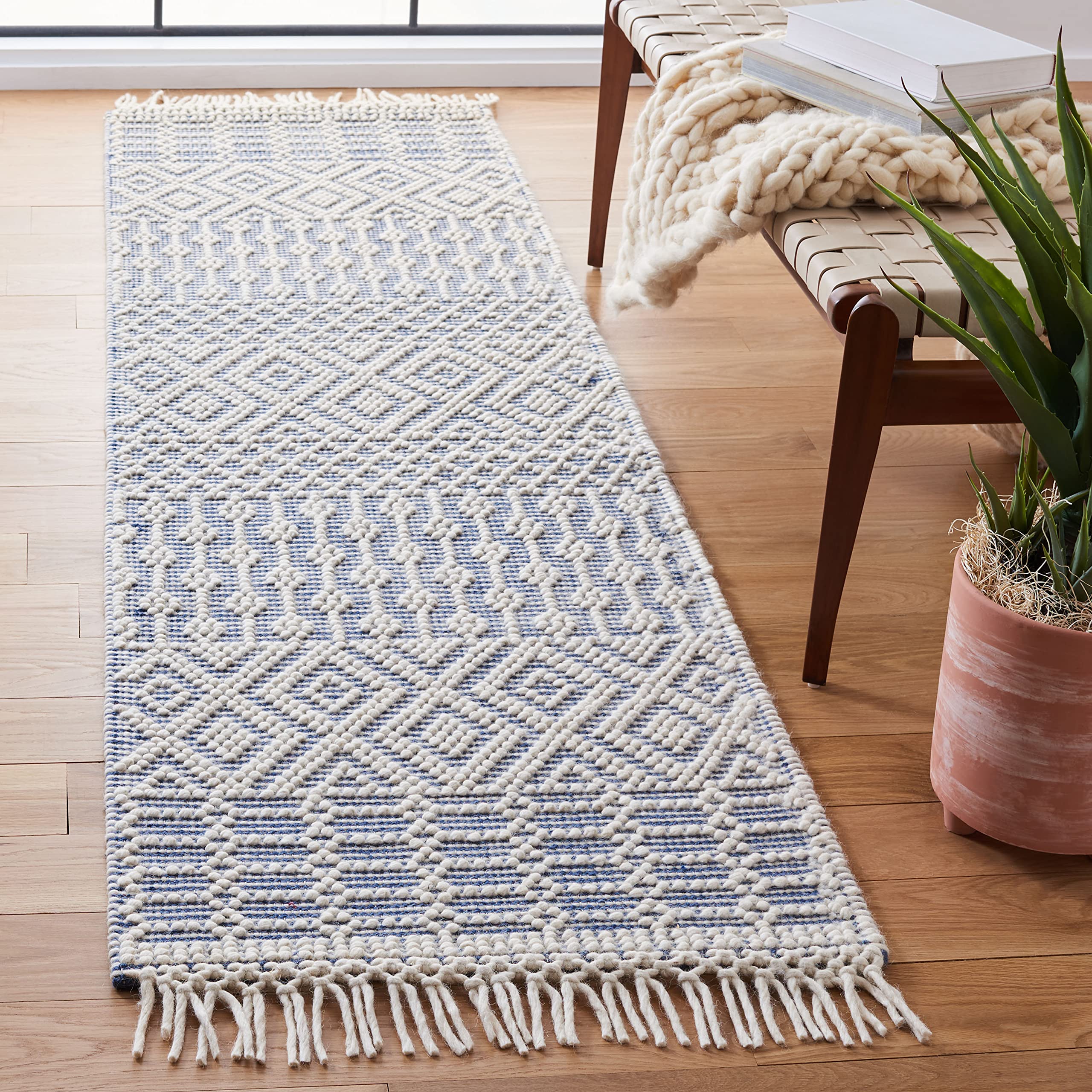 SAFAVIEH Natura Collection Accent Rug - 4' x 6', Ivory, Handmade Moroccan Boho Wool Fringe, Ideal for High Traffic Areas in Entryway, Living Room, Bedroom (NAT852B)