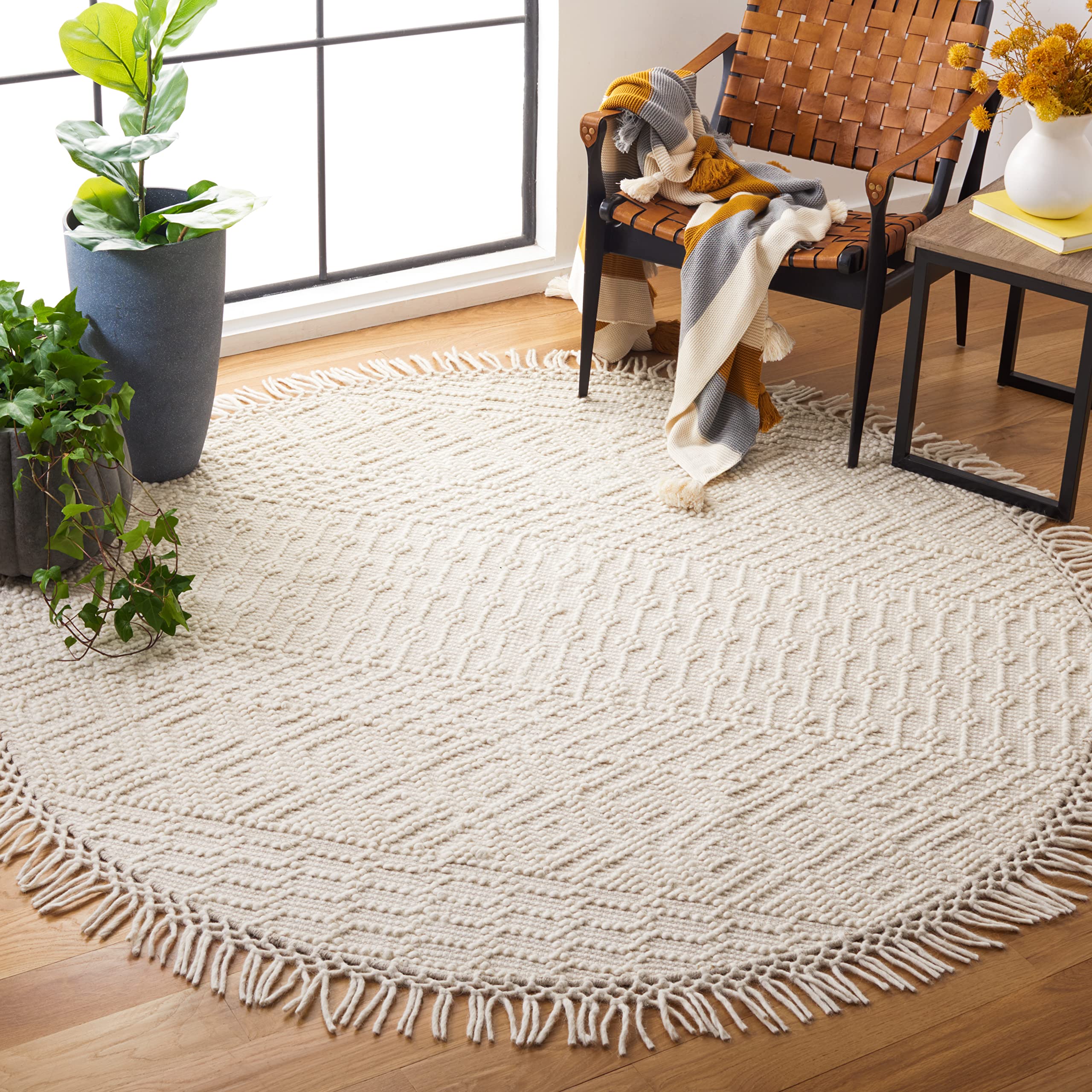 SAFAVIEH Natura Collection Accent Rug - 4' x 6', Ivory, Handmade Moroccan Boho Wool Fringe, Ideal for High Traffic Areas in Entryway, Living Room, Bedroom (NAT852B)