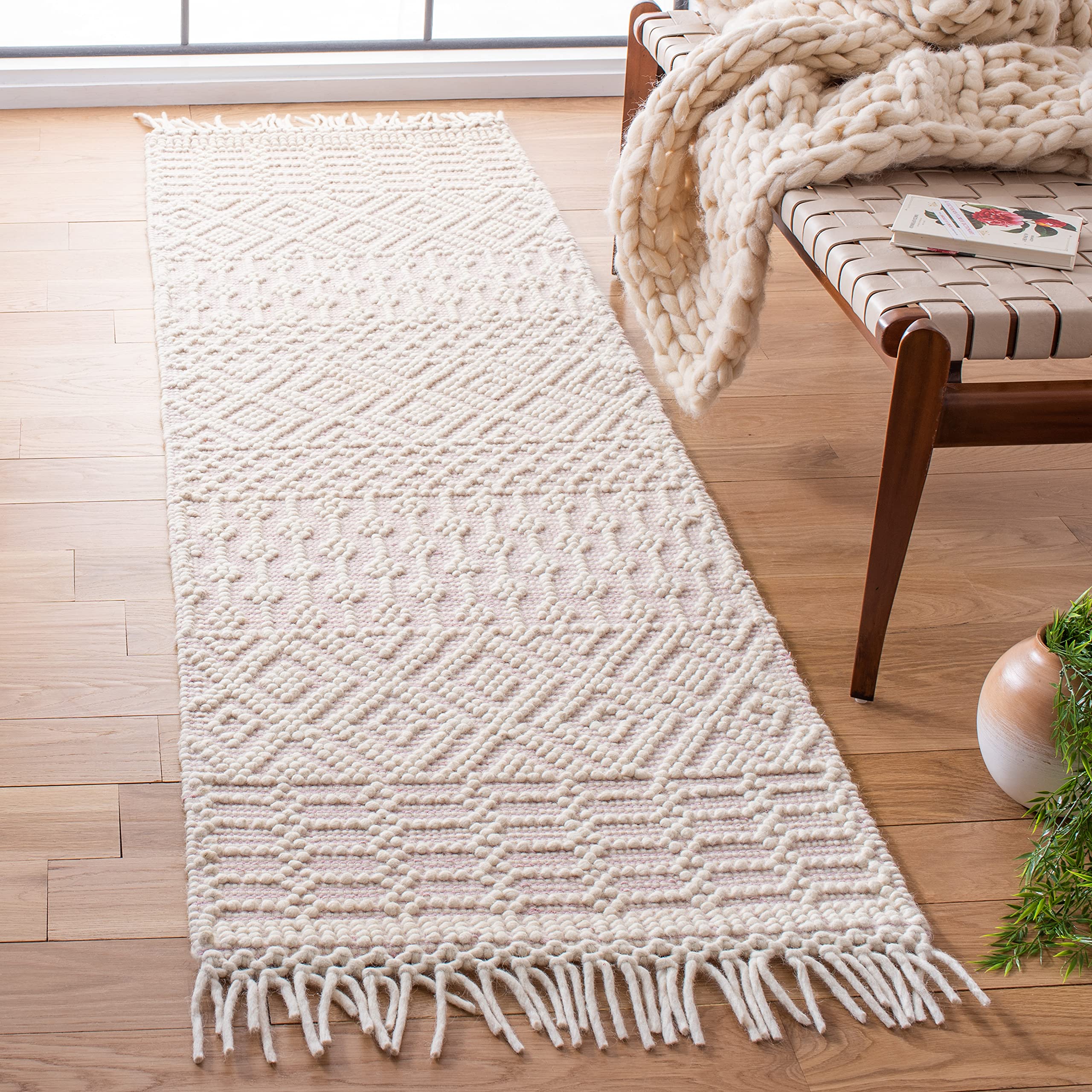 SAFAVIEH Natura Collection Accent Rug - 4' x 6', Ivory, Handmade Moroccan Boho Wool Fringe, Ideal for High Traffic Areas in Entryway, Living Room, Bedroom (NAT852B)