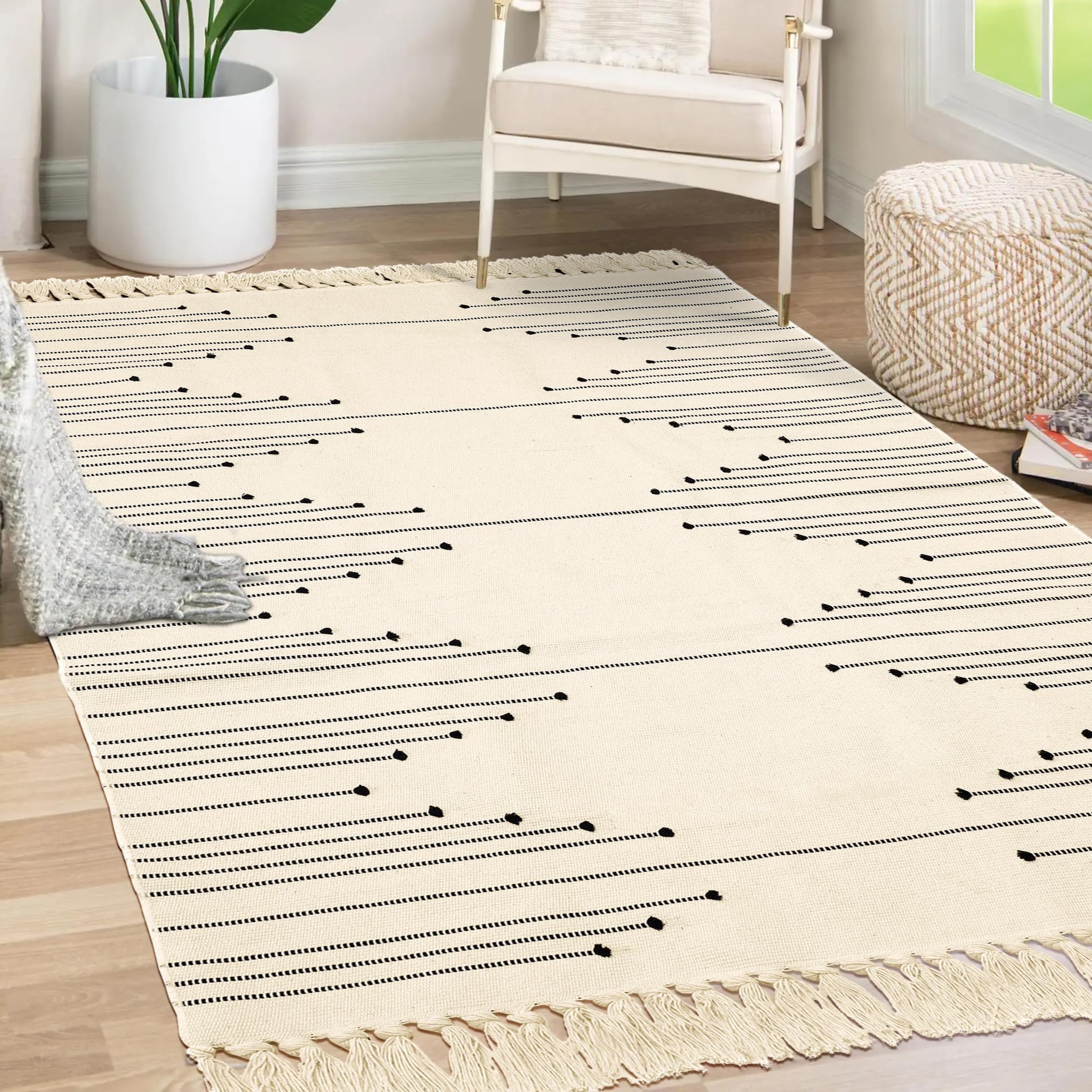 Tritard Washable Runners for Hallways 2x6 Boho Runner Rug with Tassels, Woven Cotton Kitchen Hallway Rug Runner Farmhouse Low Pile Rugs Carpet for Indoor Entryway Bathroom Laundry Bedroom, Black White