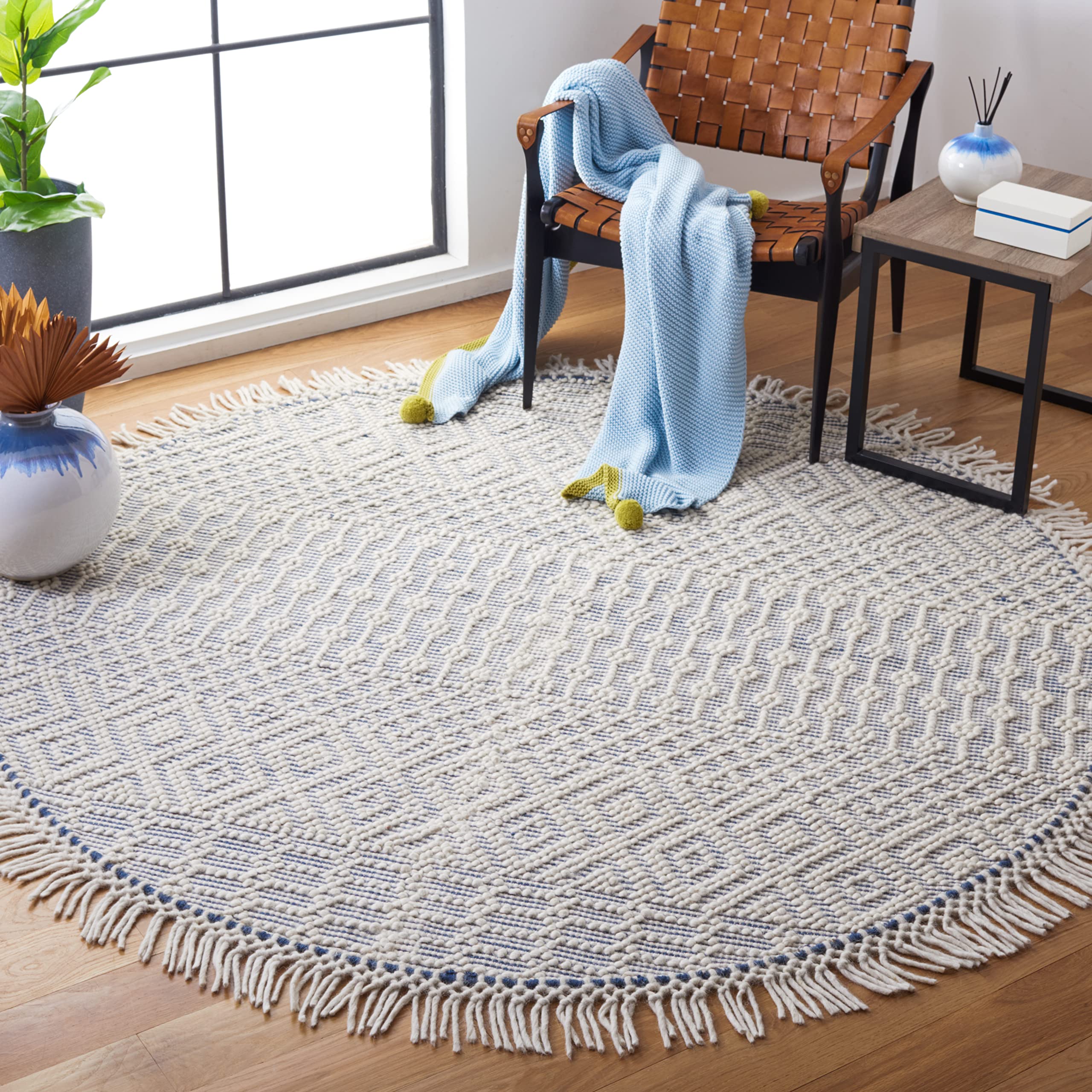 SAFAVIEH Natura Collection Accent Rug - 4' x 6', Ivory, Handmade Moroccan Boho Wool Fringe, Ideal for High Traffic Areas in Entryway, Living Room, Bedroom (NAT852B)