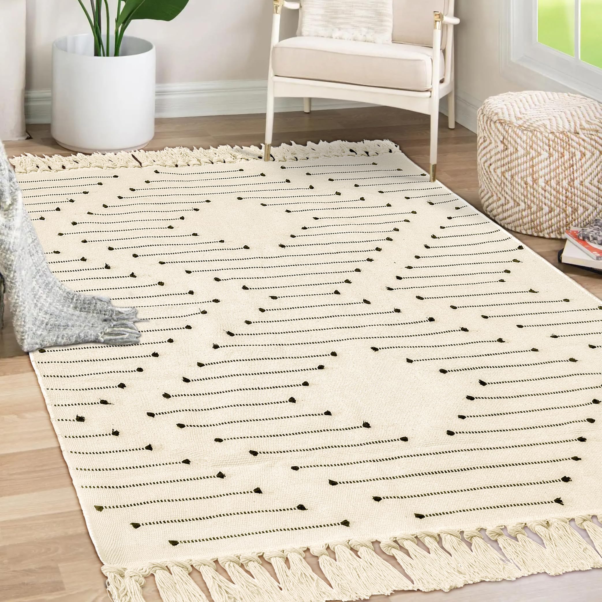 Tritard Washable Runners for Hallways 2x6 Boho Runner Rug with Tassels, Woven Cotton Kitchen Hallway Rug Runner Farmhouse Low Pile Rugs Carpet for Indoor Entryway Bathroom Laundry Bedroom, Black White