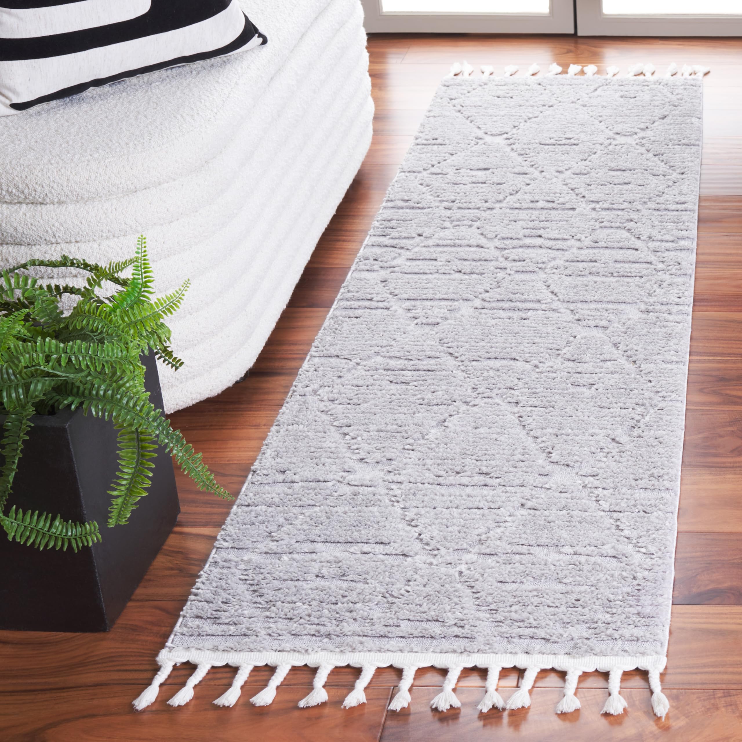 SAFAVIEH Marrakesh Collection Area Rug - 4' x 6', Beige, Moroccan Trellis Design with Tassel Detail, Non-Shedding & Easy to Clean, Ideal for Living Room, Bedroom, Dining Space (MRK517C)