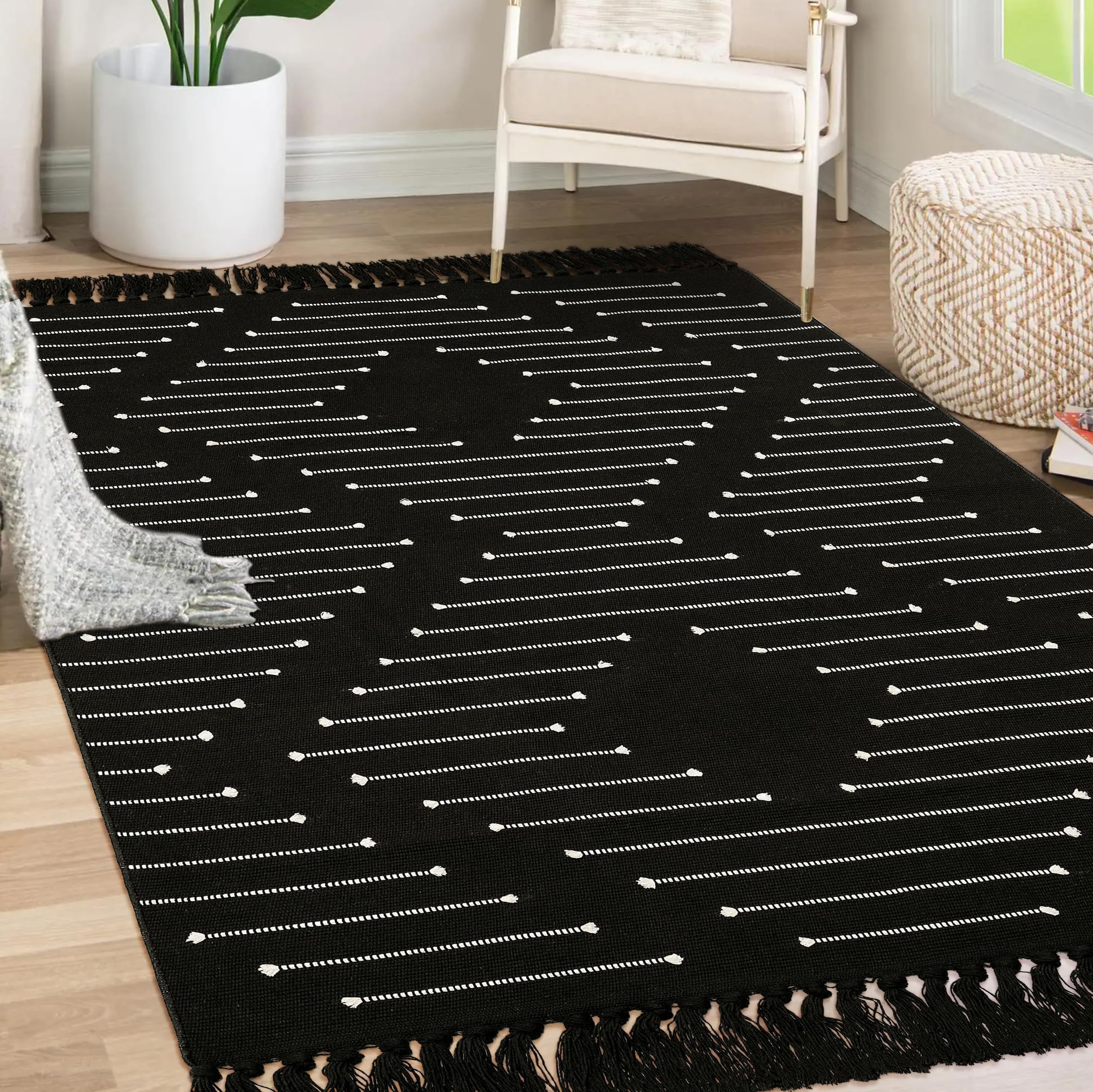 Tritard Washable Runners for Hallways 2x6 Boho Runner Rug with Tassels, Woven Cotton Kitchen Hallway Rug Runner Farmhouse Low Pile Rugs Carpet for Indoor Entryway Bathroom Laundry Bedroom, Black White