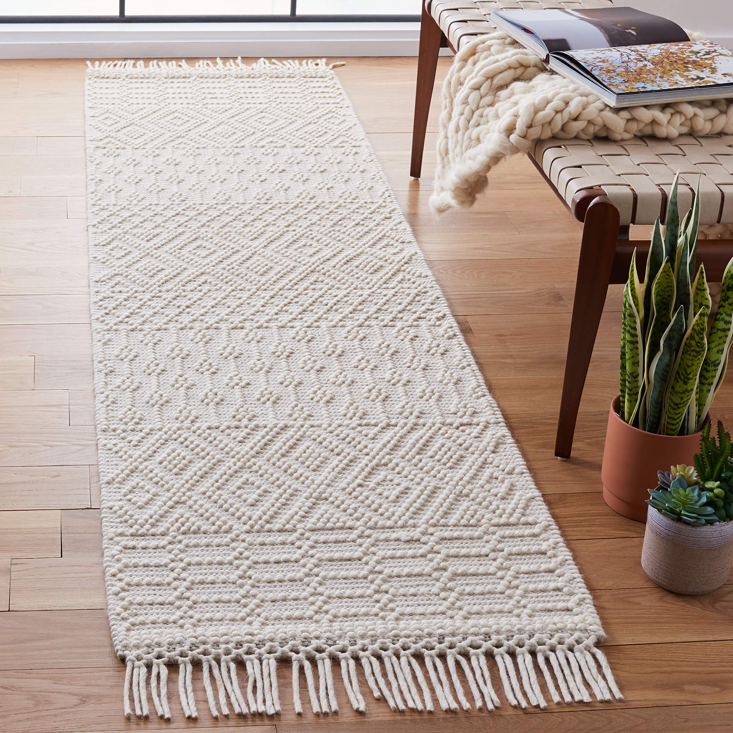SAFAVIEH Natura Collection Accent Rug - 4' x 6', Ivory, Handmade Moroccan Boho Wool Fringe, Ideal for High Traffic Areas in Entryway, Living Room, Bedroom (NAT852B)