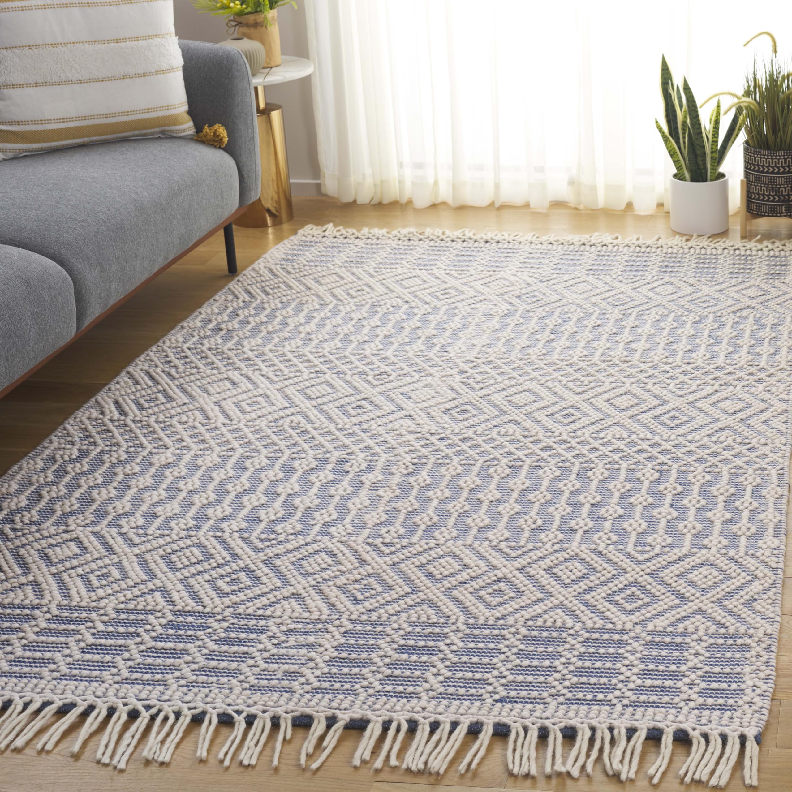 SAFAVIEH Natura Collection Accent Rug - 4' x 6', Ivory, Handmade Moroccan Boho Wool Fringe, Ideal for High Traffic Areas in Entryway, Living Room, Bedroom (NAT852B)