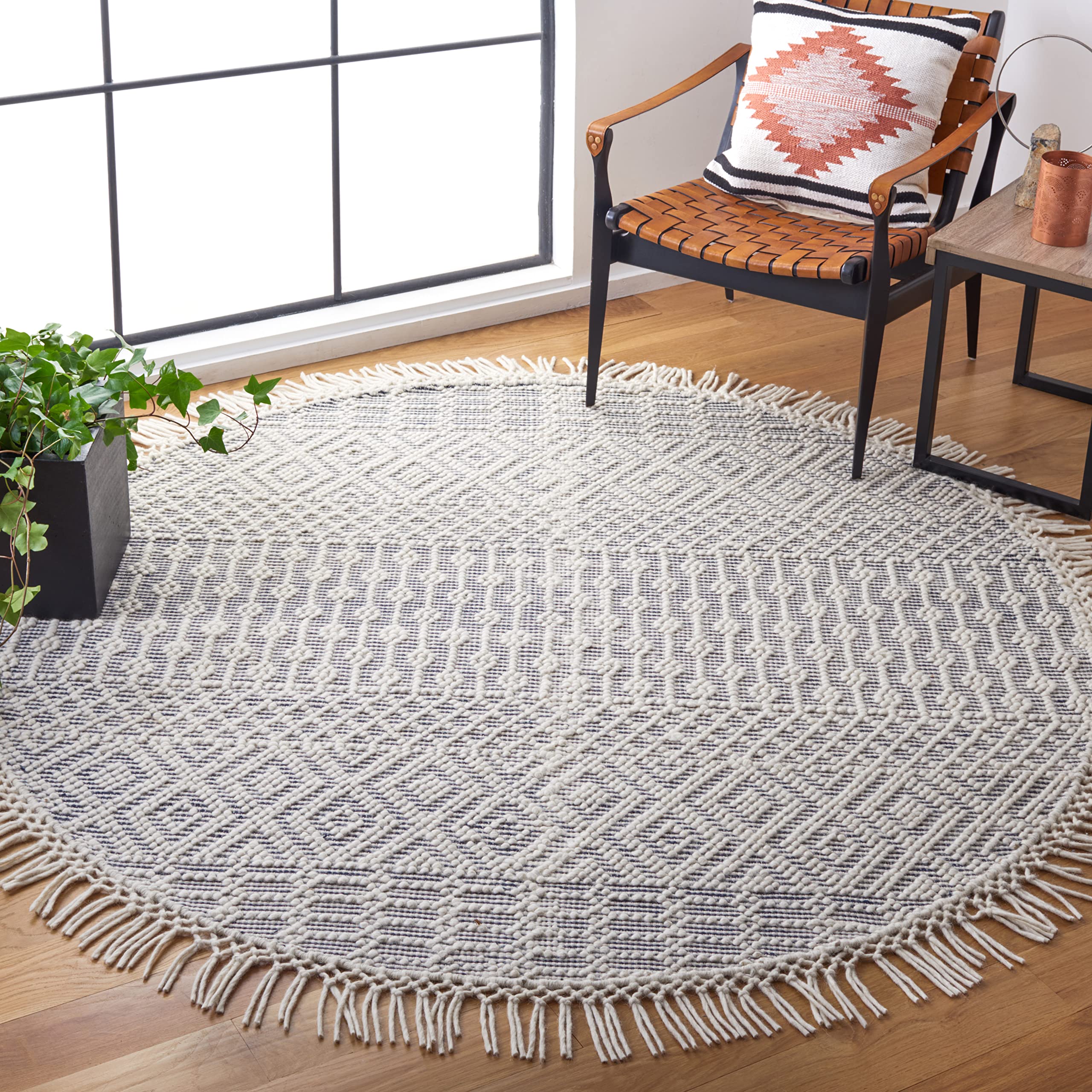 SAFAVIEH Natura Collection Accent Rug - 4' x 6', Ivory, Handmade Moroccan Boho Wool Fringe, Ideal for High Traffic Areas in Entryway, Living Room, Bedroom (NAT852B)