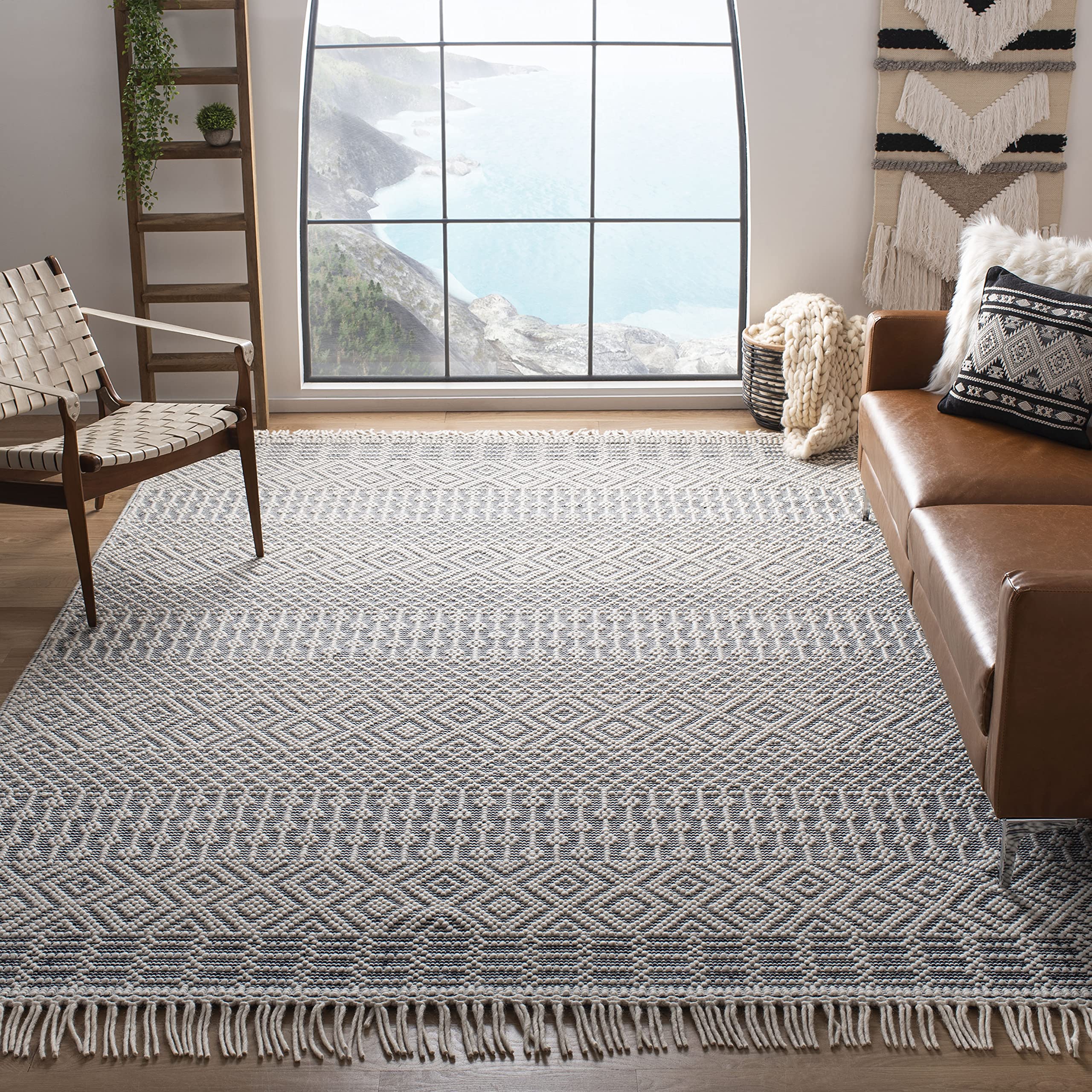 SAFAVIEH Natura Collection Accent Rug - 4' x 6', Ivory, Handmade Moroccan Boho Wool Fringe, Ideal for High Traffic Areas in Entryway, Living Room, Bedroom (NAT852B)