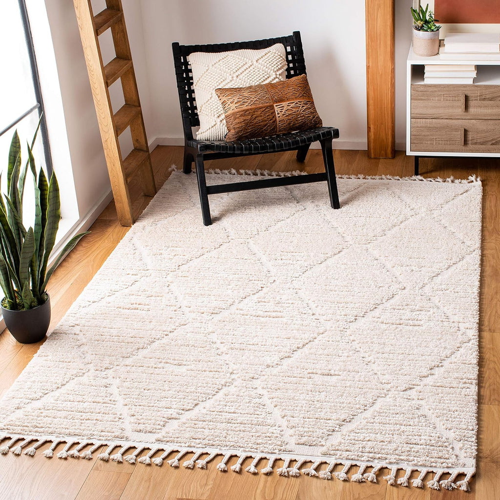 SAFAVIEH Marrakesh Collection Area Rug - 4' x 6', Beige, Moroccan Trellis Design with Tassel Detail, Non-Shedding & Easy to Clean, Ideal for Living Room, Bedroom, Dining Space (MRK517C)
