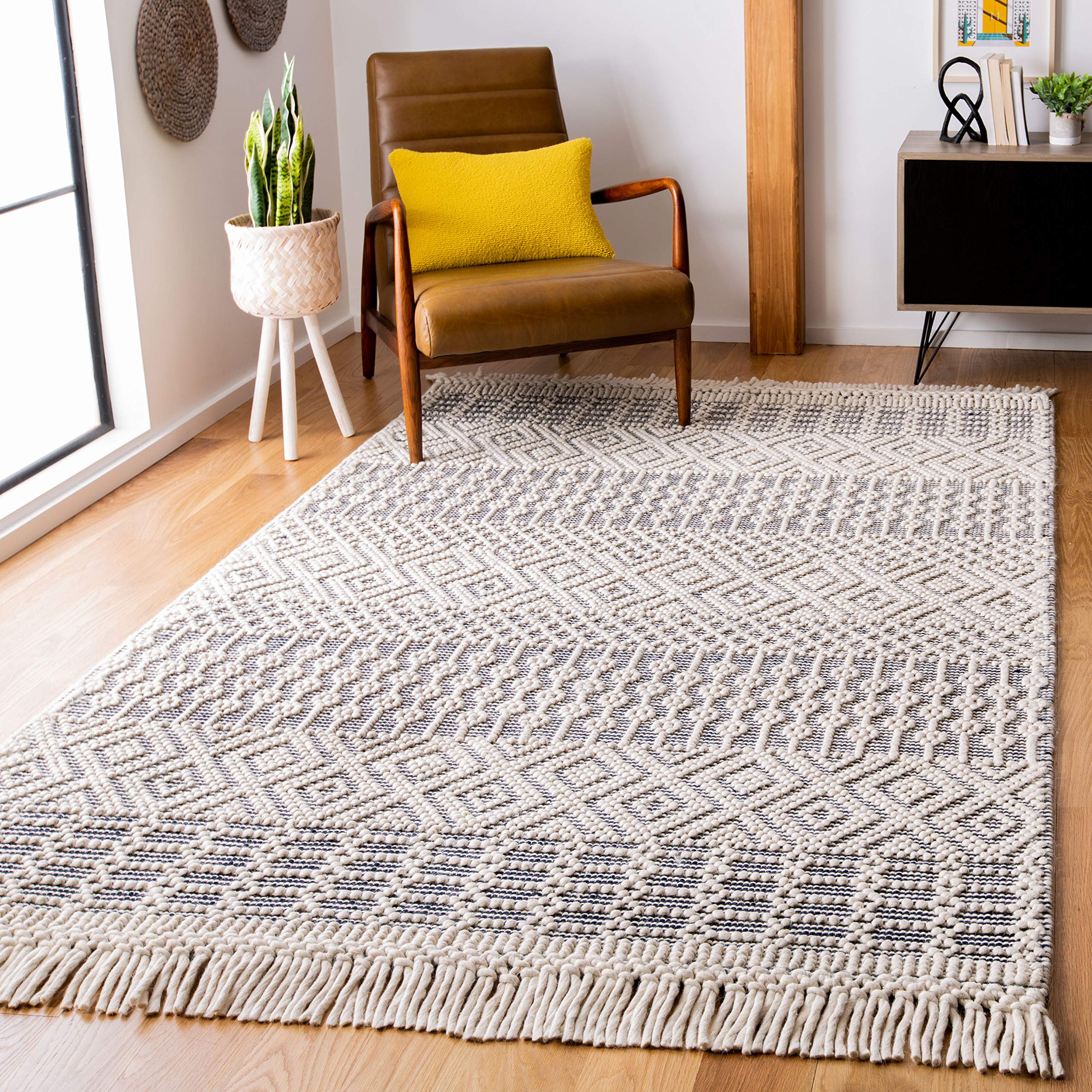 SAFAVIEH Natura Collection Accent Rug - 4' x 6', Ivory, Handmade Moroccan Boho Wool Fringe, Ideal for High Traffic Areas in Entryway, Living Room, Bedroom (NAT852B)