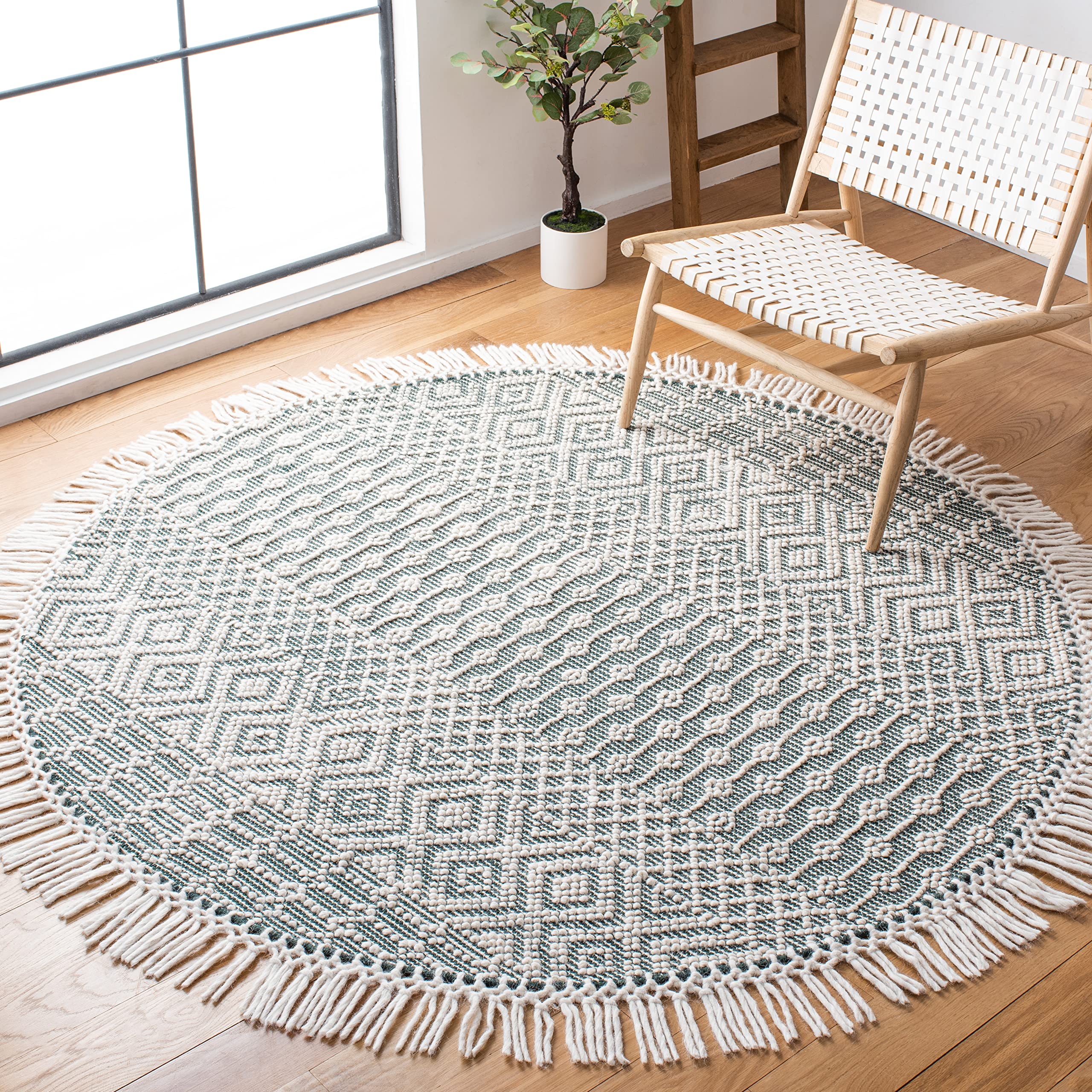 SAFAVIEH Natura Collection Accent Rug - 4' x 6', Ivory, Handmade Moroccan Boho Wool Fringe, Ideal for High Traffic Areas in Entryway, Living Room, Bedroom (NAT852B)