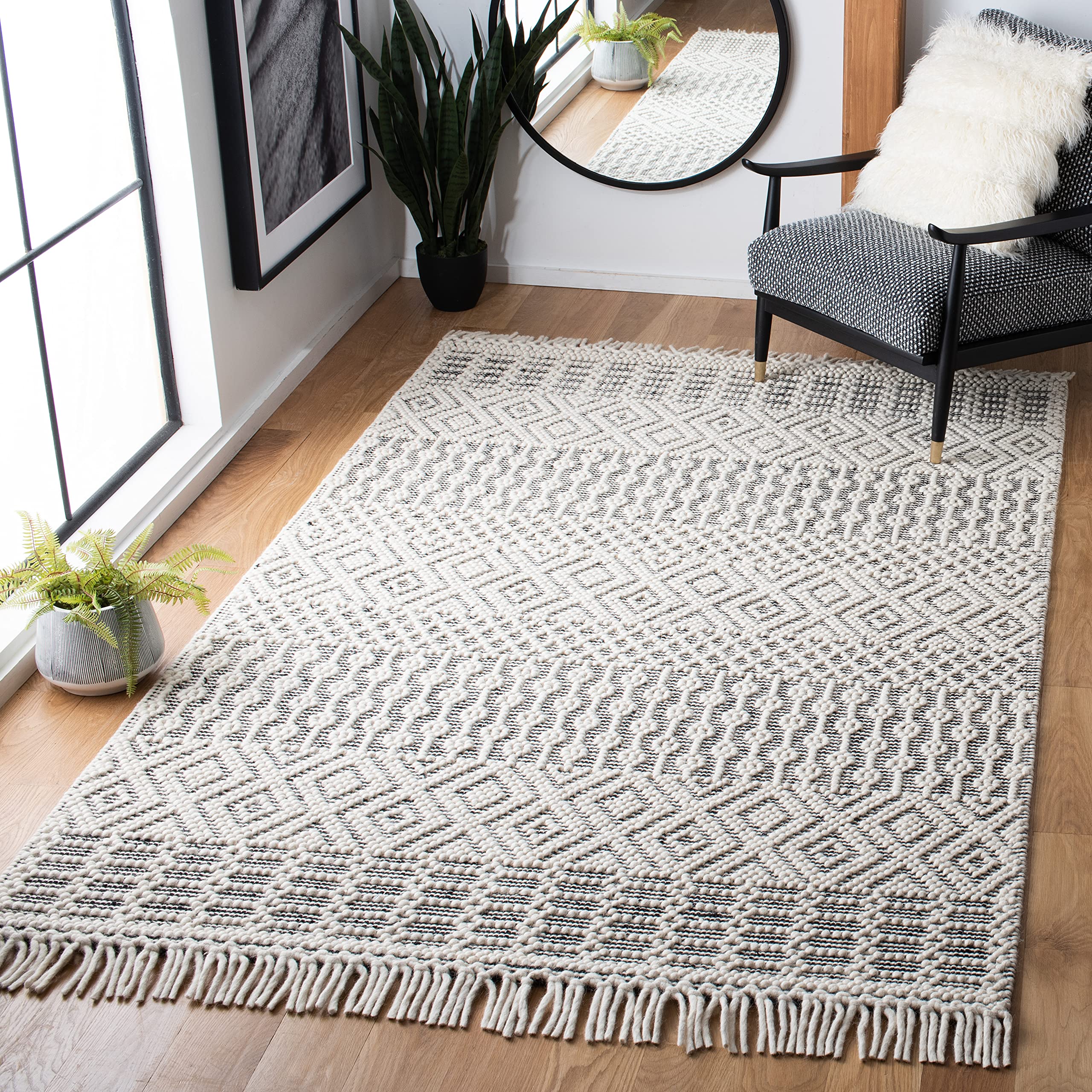 SAFAVIEH Natura Collection Accent Rug - 4' x 6', Ivory, Handmade Moroccan Boho Wool Fringe, Ideal for High Traffic Areas in Entryway, Living Room, Bedroom (NAT852B)