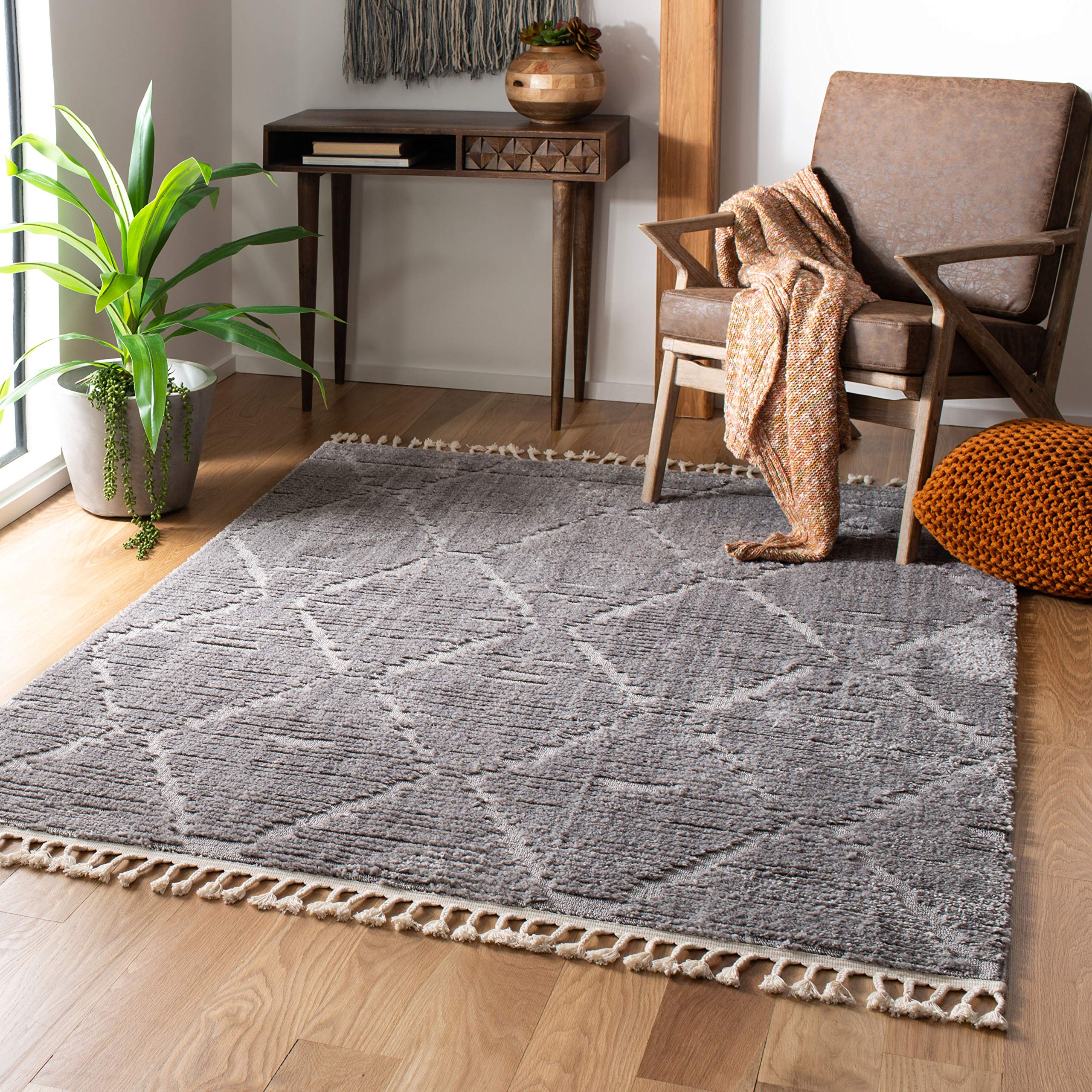 SAFAVIEH Marrakesh Collection Area Rug - 4' x 6', Beige, Moroccan Trellis Design with Tassel Detail, Non-Shedding & Easy to Clean, Ideal for Living Room, Bedroom, Dining Space (MRK517C)