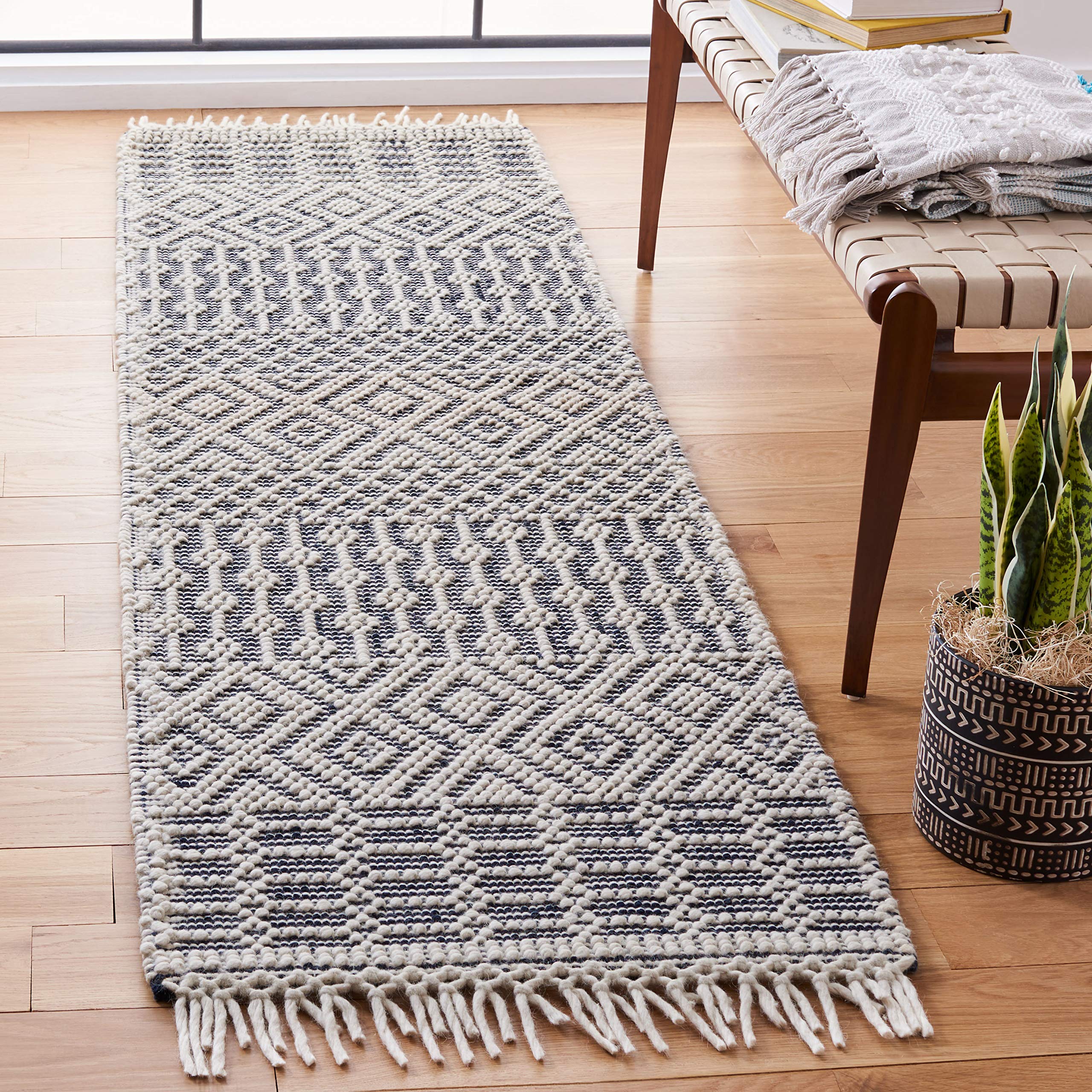 SAFAVIEH Natura Collection Accent Rug - 4' x 6', Ivory, Handmade Moroccan Boho Wool Fringe, Ideal for High Traffic Areas in Entryway, Living Room, Bedroom (NAT852B)